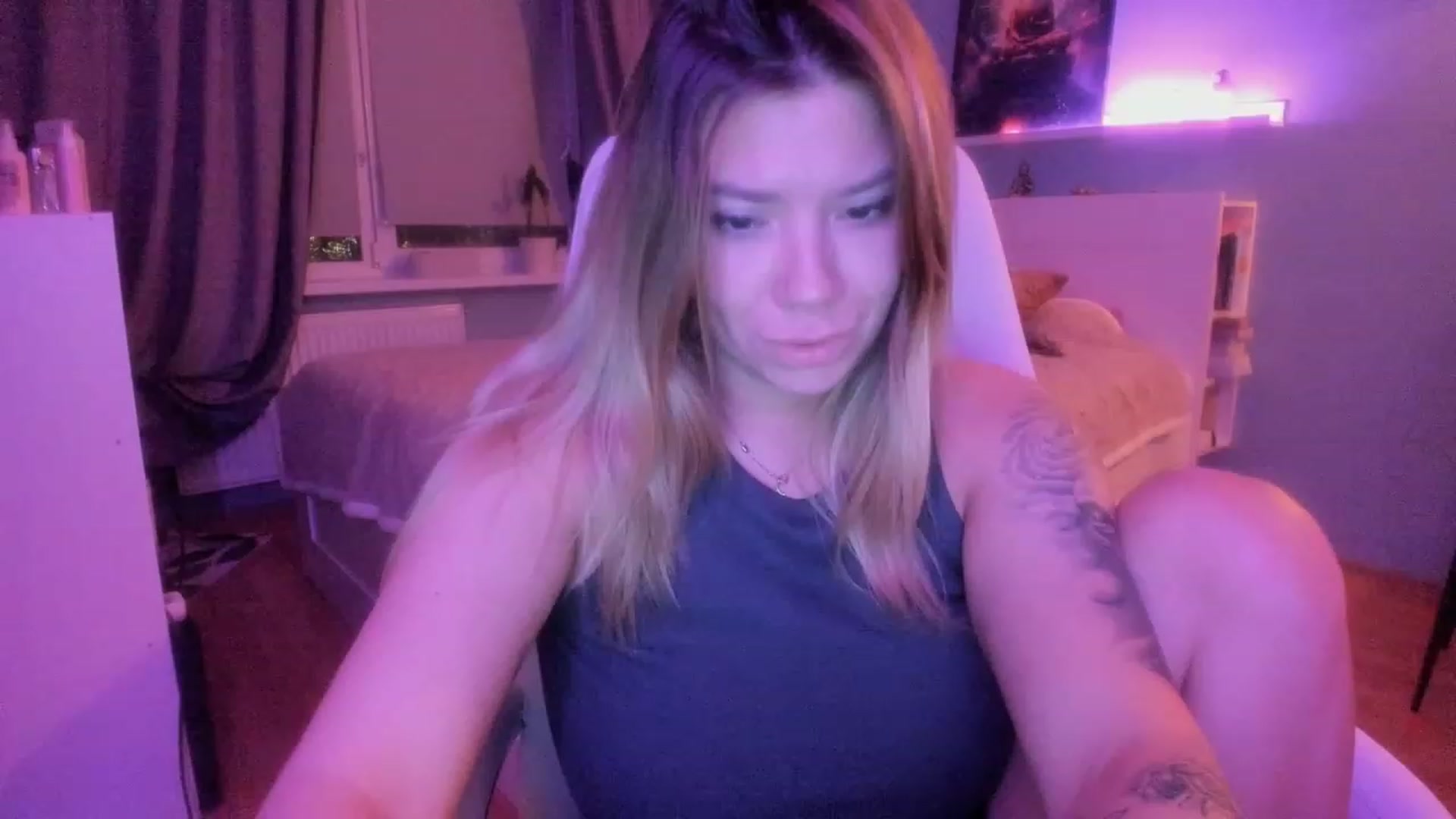 Gallery image thumbnail from NickyBlein's myfreecams stream on, 11/07/2023, 17:40 image 13 of 20