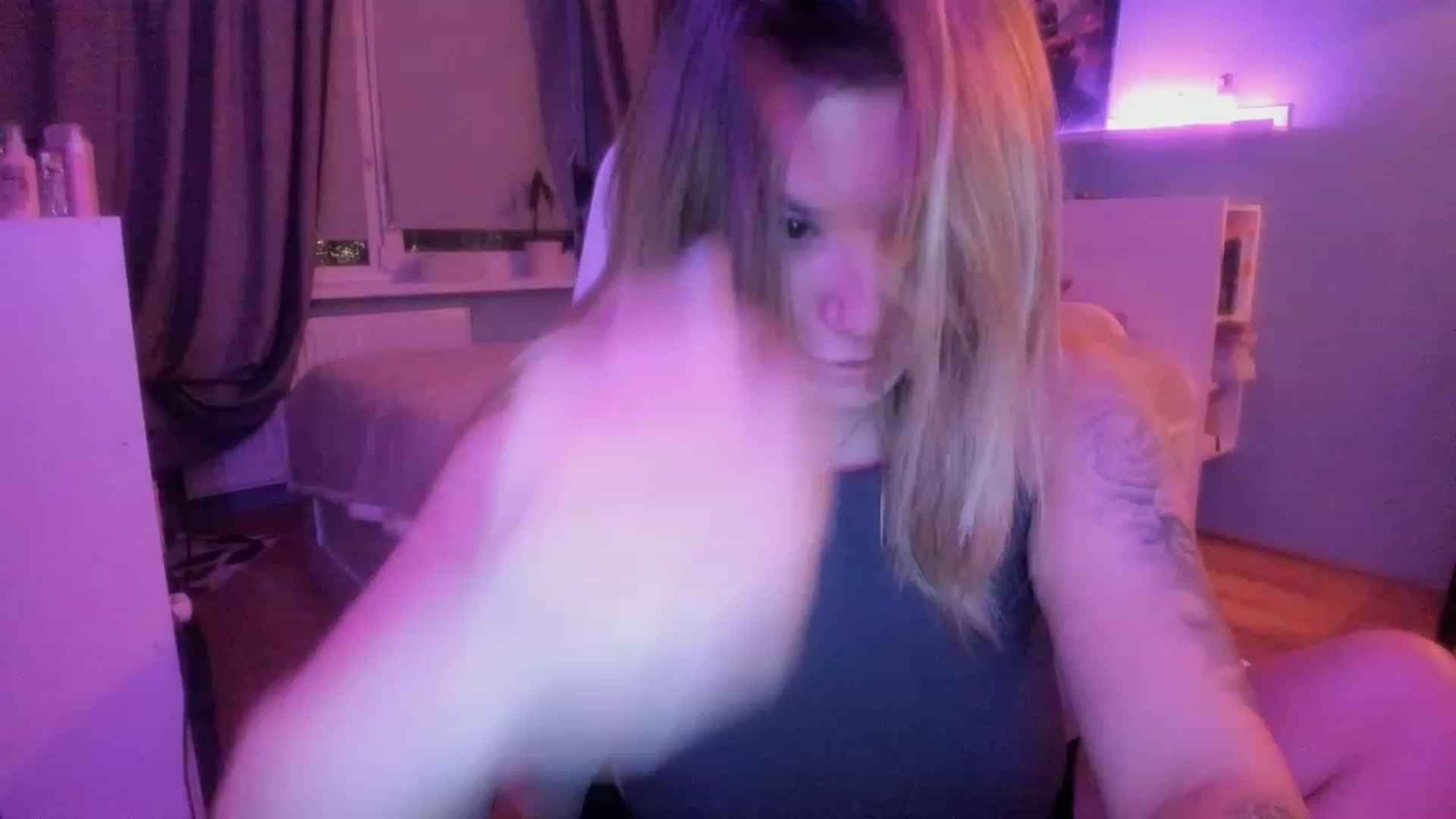 Gallery image thumbnail from NickyBlein's myfreecams stream on, 11/07/2023, 17:57 image 9 of 20