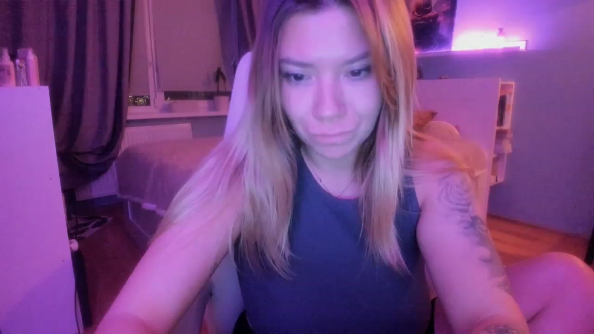 Gallery image thumbnail from NickyBlein's myfreecams stream on, 11/07/2023, 17:57 image 12 of 20