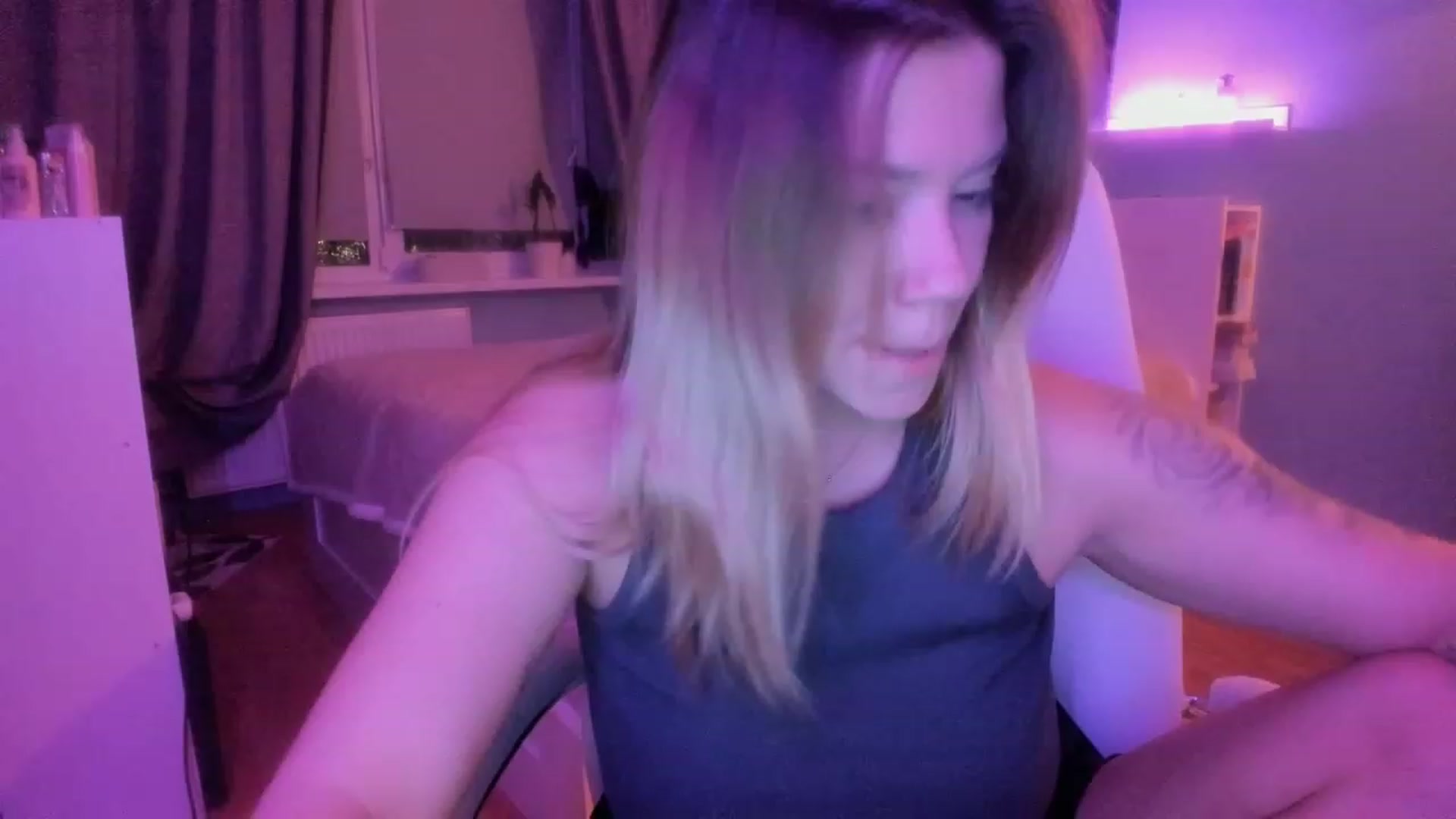 Gallery image thumbnail from NickyBlein's myfreecams stream on, 11/07/2023, 17:57 image 1 of 20