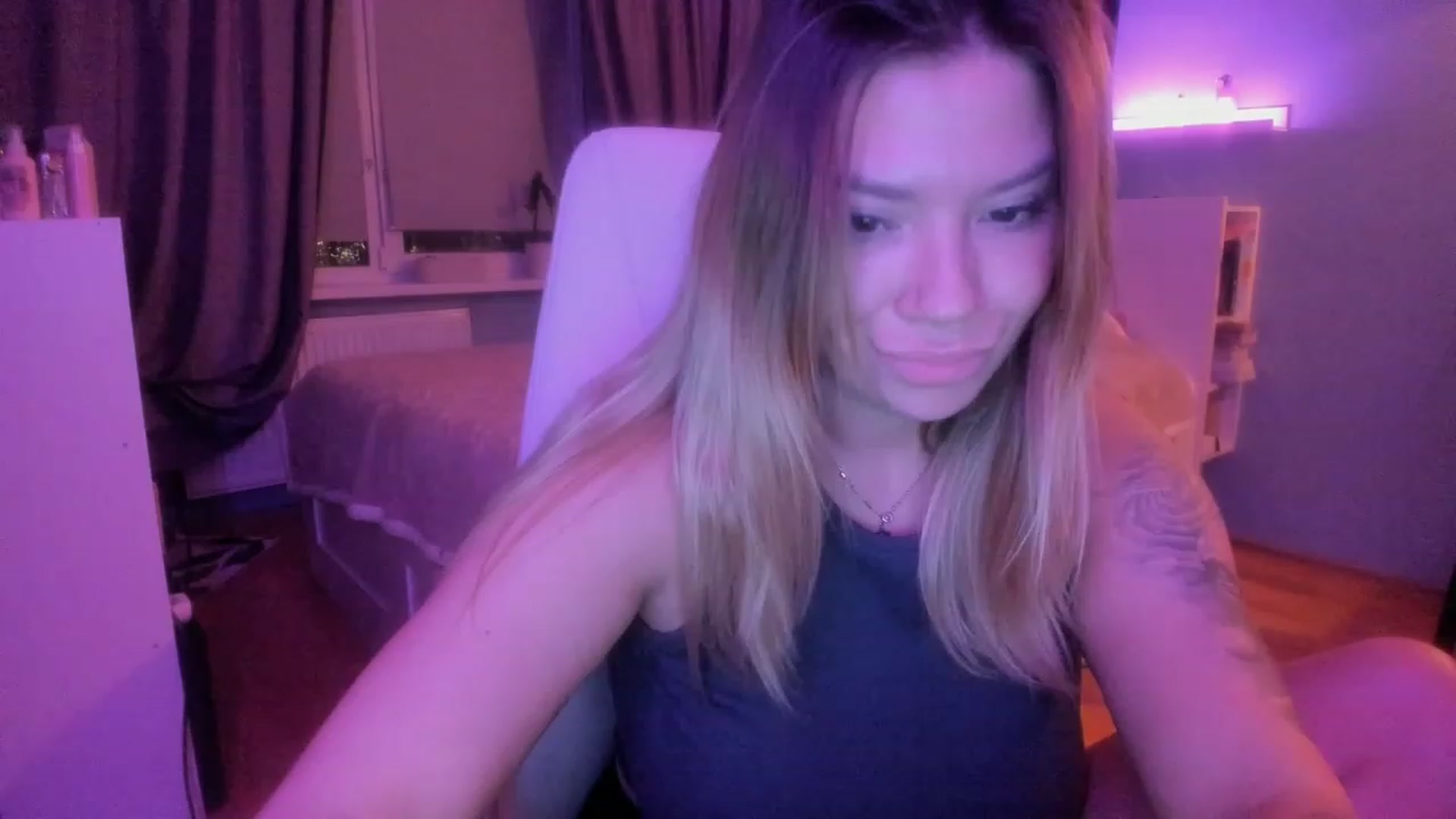 Gallery image thumbnail from NickyBlein's myfreecams stream on, 11/07/2023, 17:57 image 16 of 20