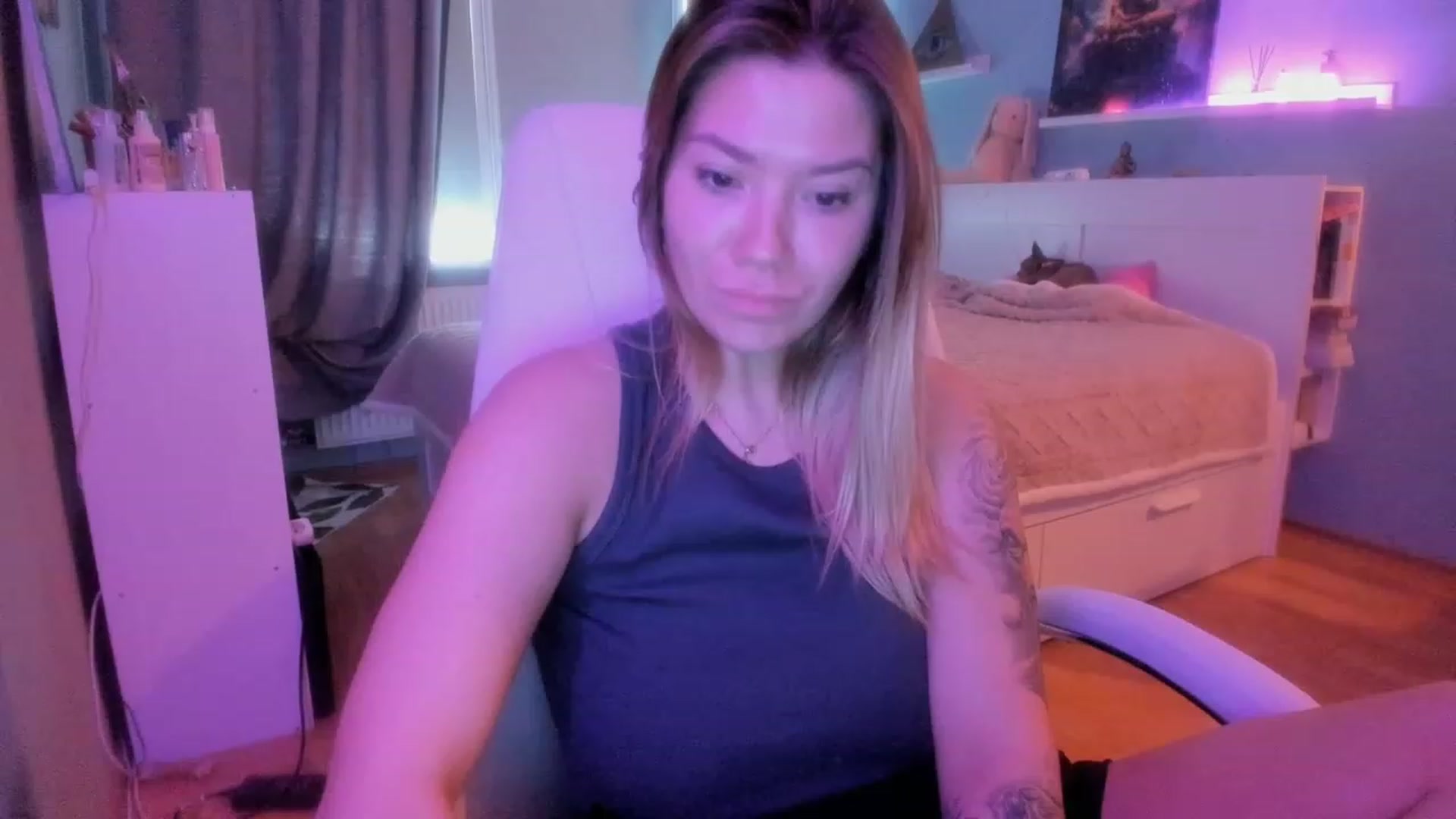 Gallery image thumbnail from NickyBlein's myfreecams stream on, 11/08/2023, 09:43 image 7 of 20