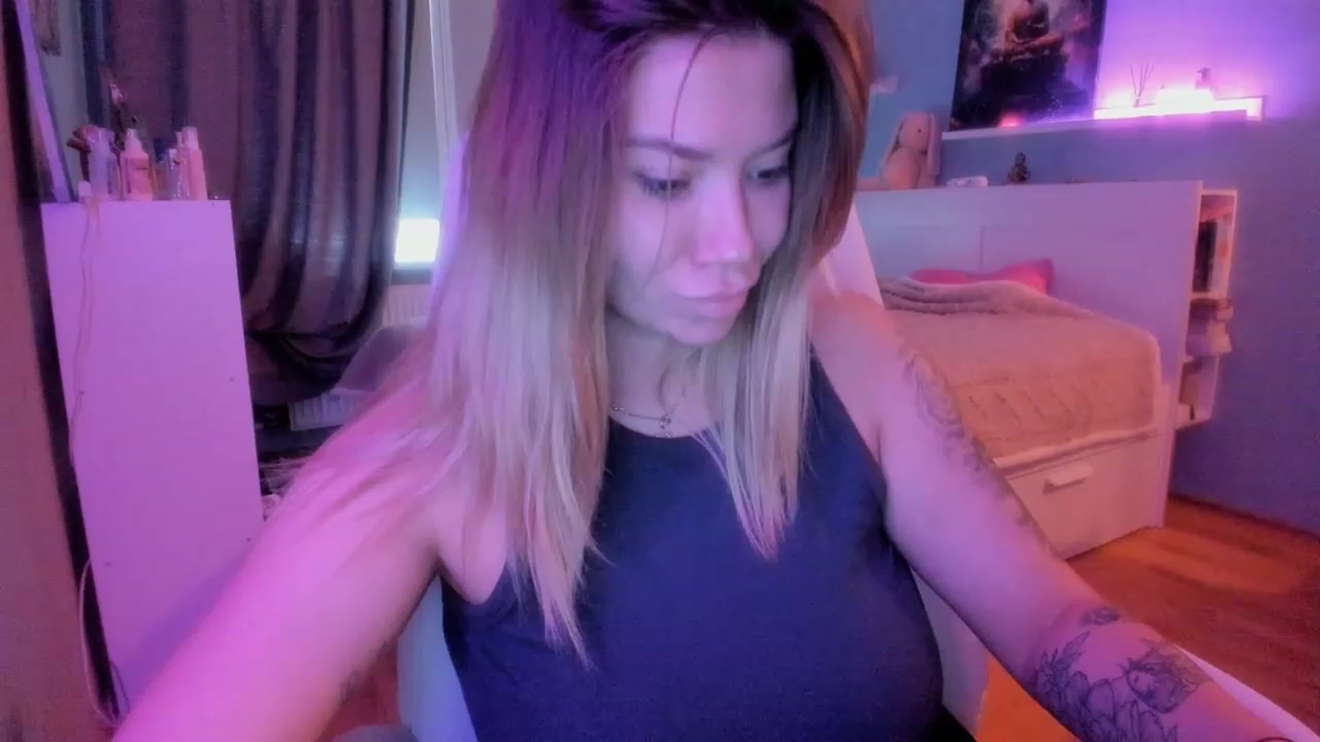 Gallery image thumbnail from NickyBlein's myfreecams stream on, 11/08/2023, 09:43 image 16 of 20