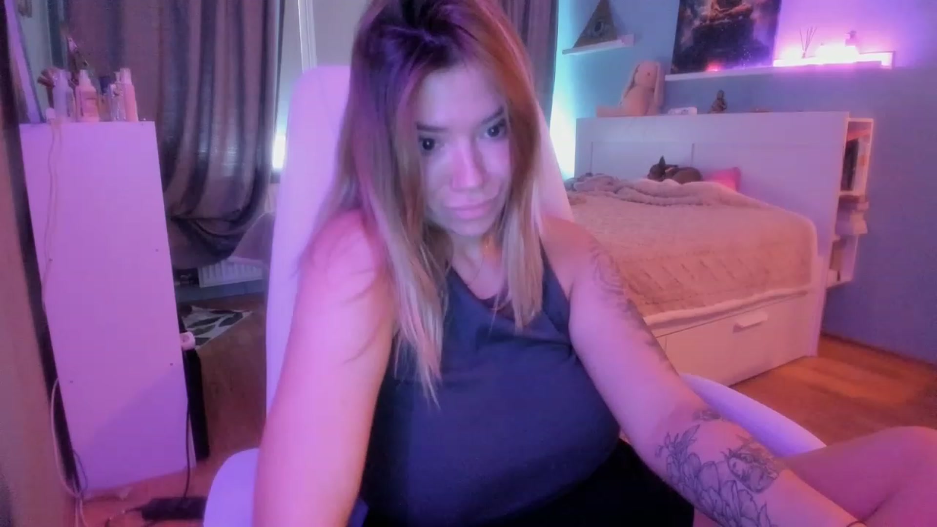 Gallery image thumbnail from NickyBlein's myfreecams stream on, 11/08/2023, 09:43 image 6 of 20