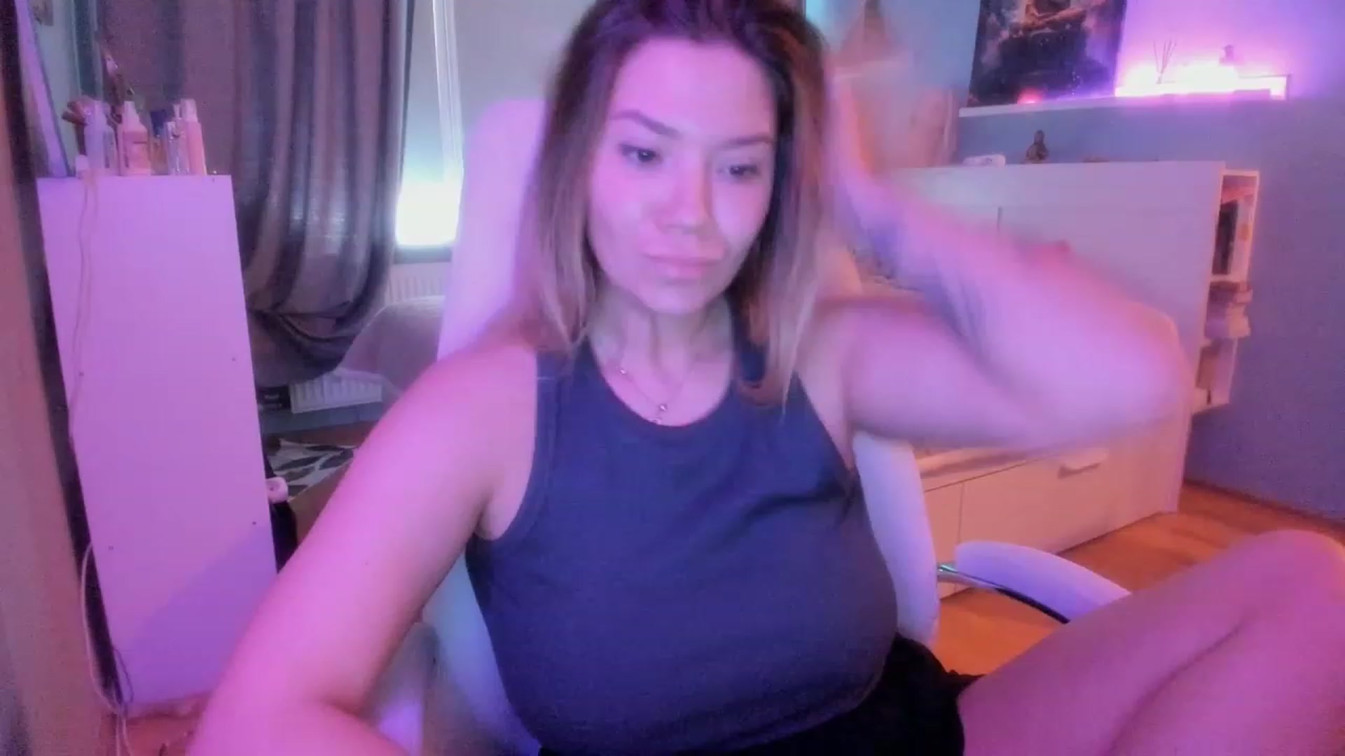 Gallery image thumbnail from NickyBlein's myfreecams stream on, 11/08/2023, 09:43 image 8 of 20