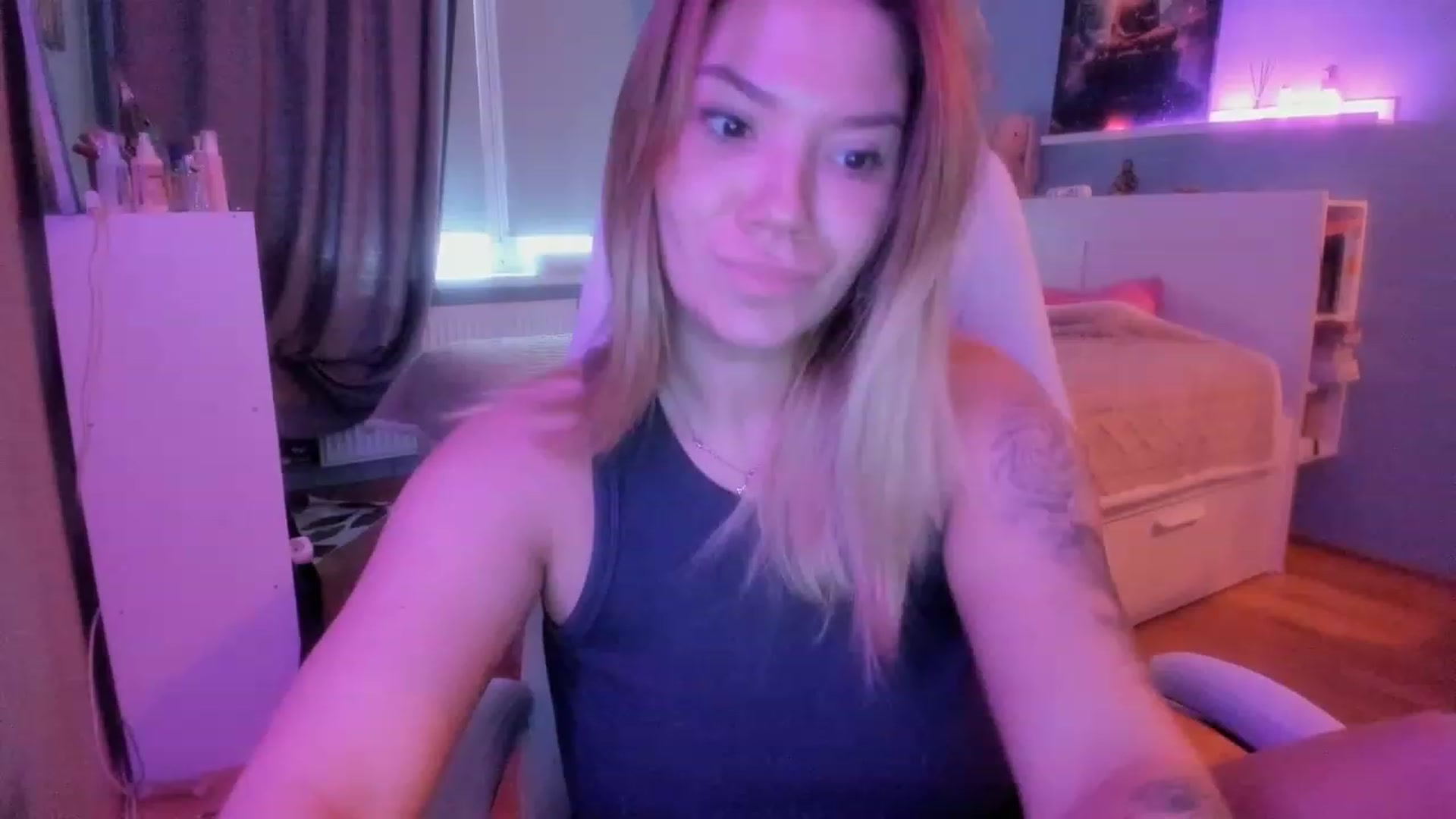 Gallery image thumbnail from NickyBlein's myfreecams stream on, 11/08/2023, 09:43 image 18 of 20