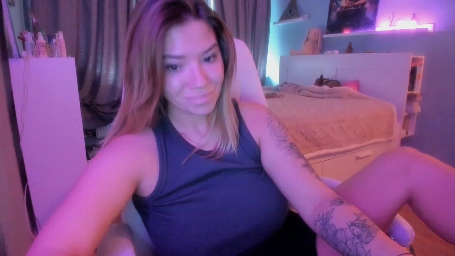 Gallery image thumbnail from NickyBlein's myfreecams stream on, 11/08/2023, 09:43 image 5 of 20