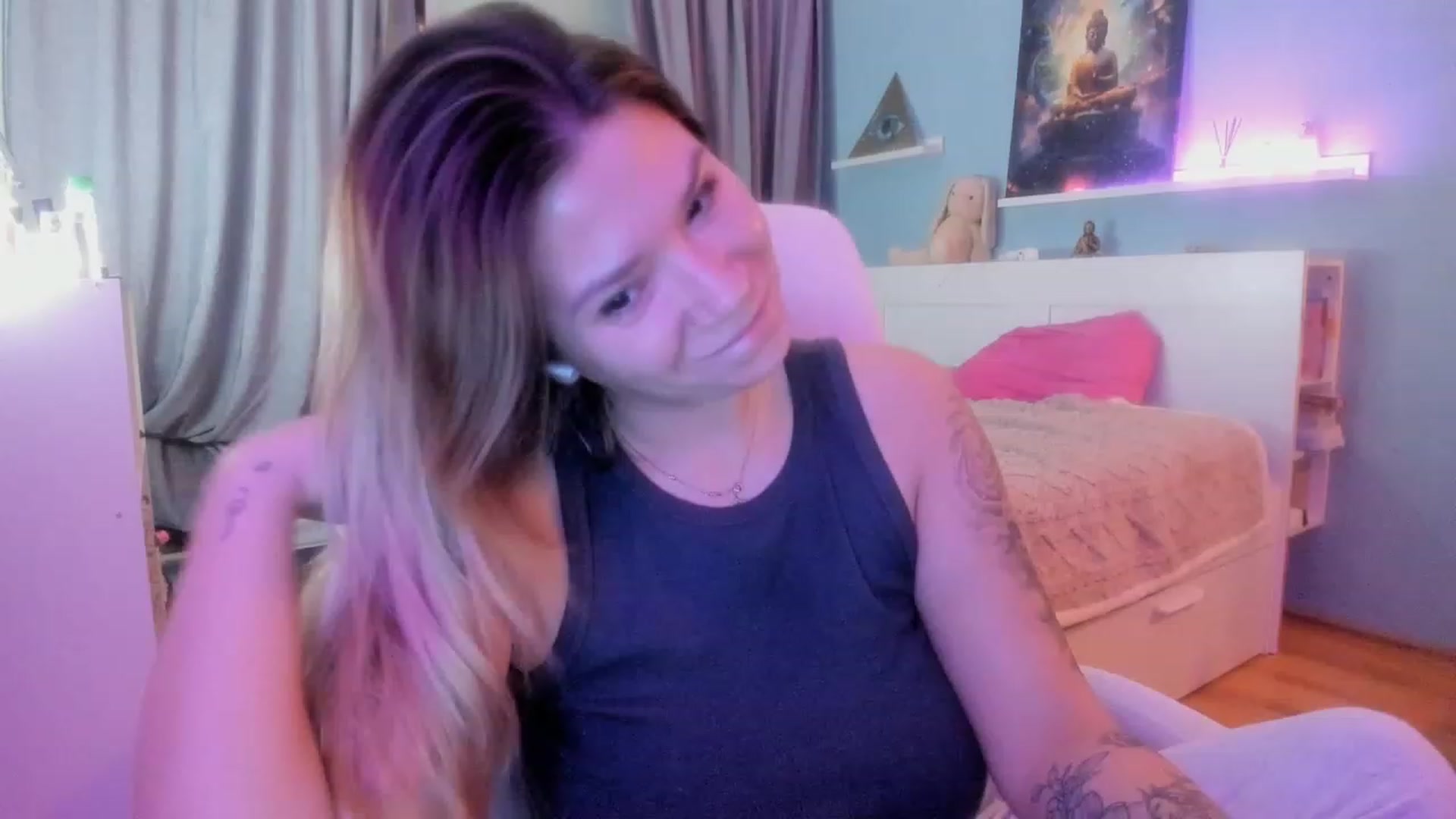 Gallery image thumbnail from NickyBlein's myfreecams stream on, 11/08/2023, 18:34 image 10 of 20