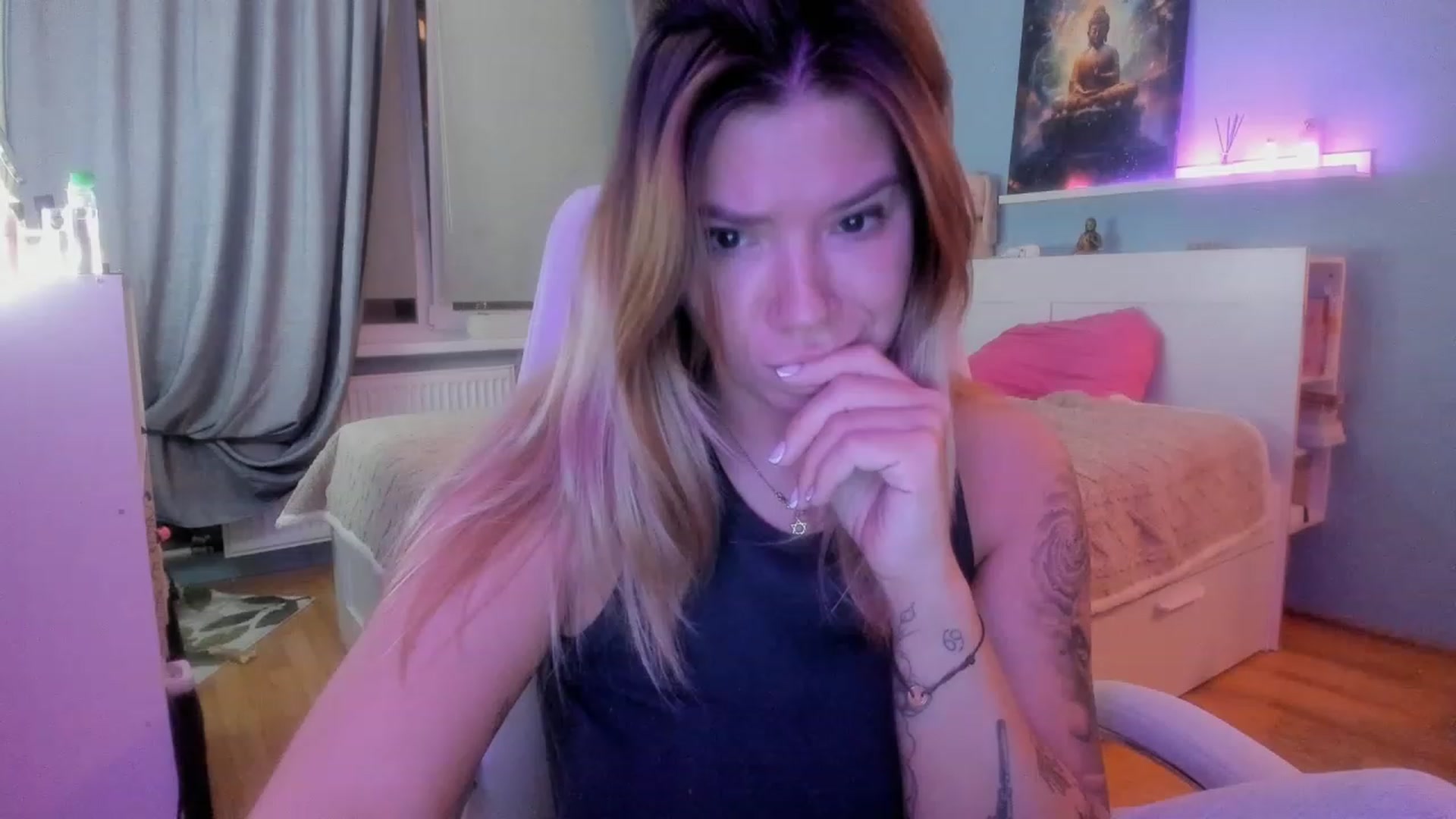 Gallery image thumbnail from NickyBlein's myfreecams stream on, 11/08/2023, 18:34 image 7 of 20