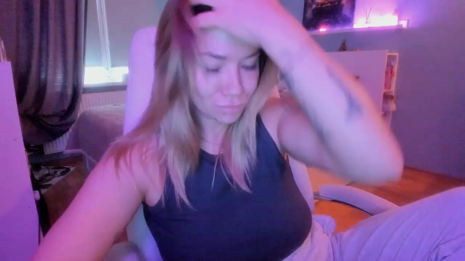 Gallery image thumbnail from NickyBlein's myfreecams stream on, 11/09/2023, 09:46 image 10 of 20