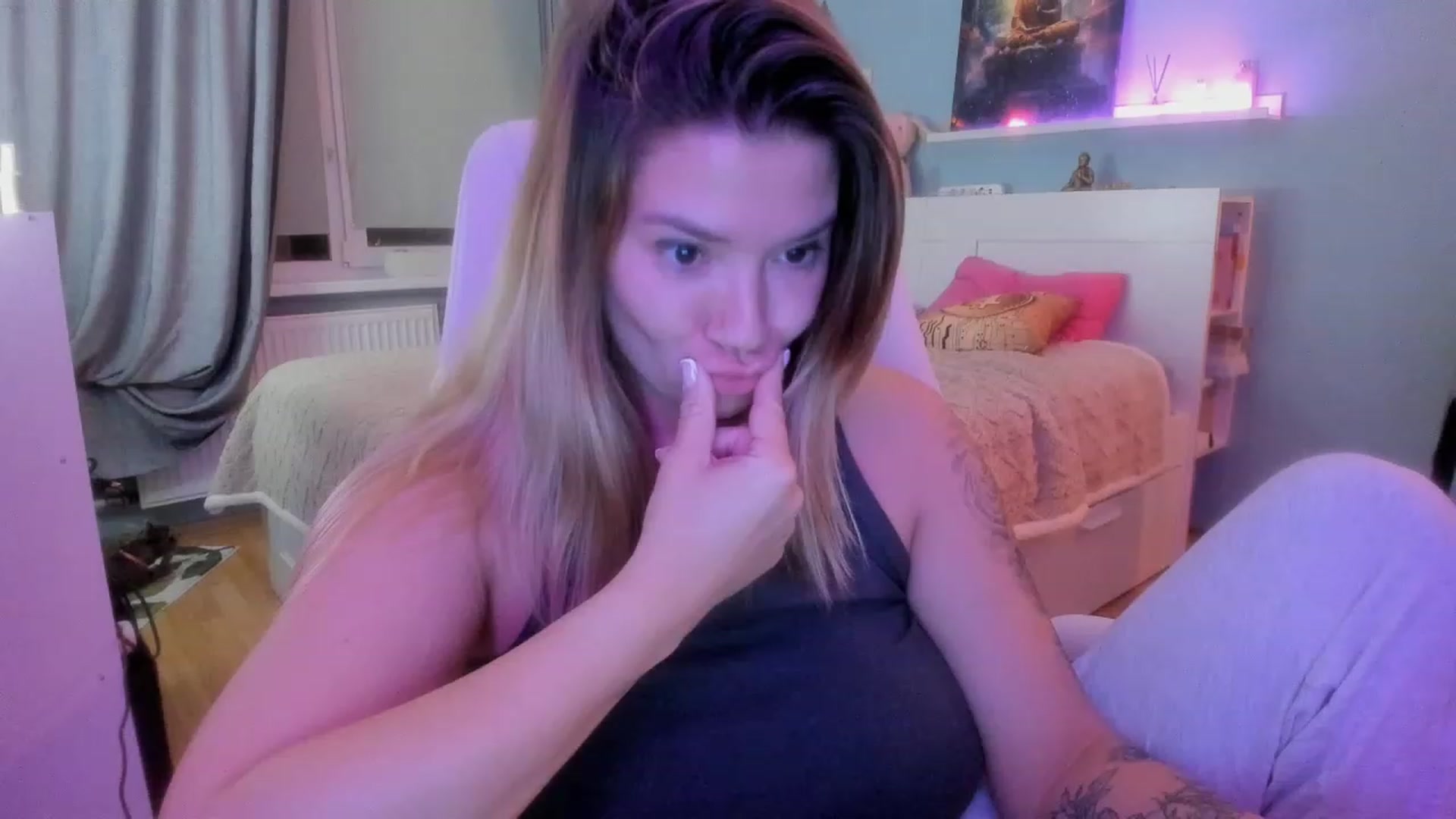 Gallery image thumbnail from NickyBlein's myfreecams stream on, 11/09/2023, 16:56 image 19 of 20