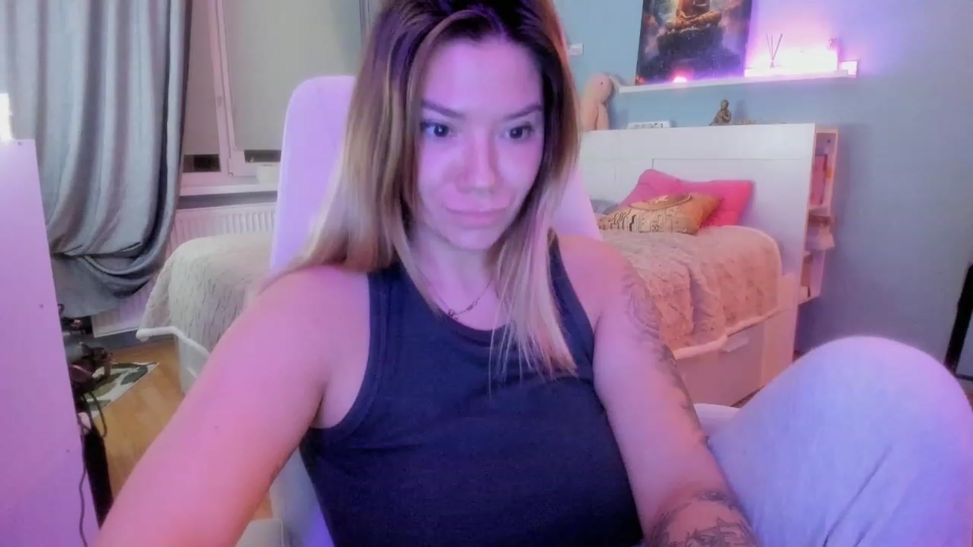 Gallery image thumbnail from NickyBlein's myfreecams stream on, 11/09/2023, 16:56 image 18 of 20