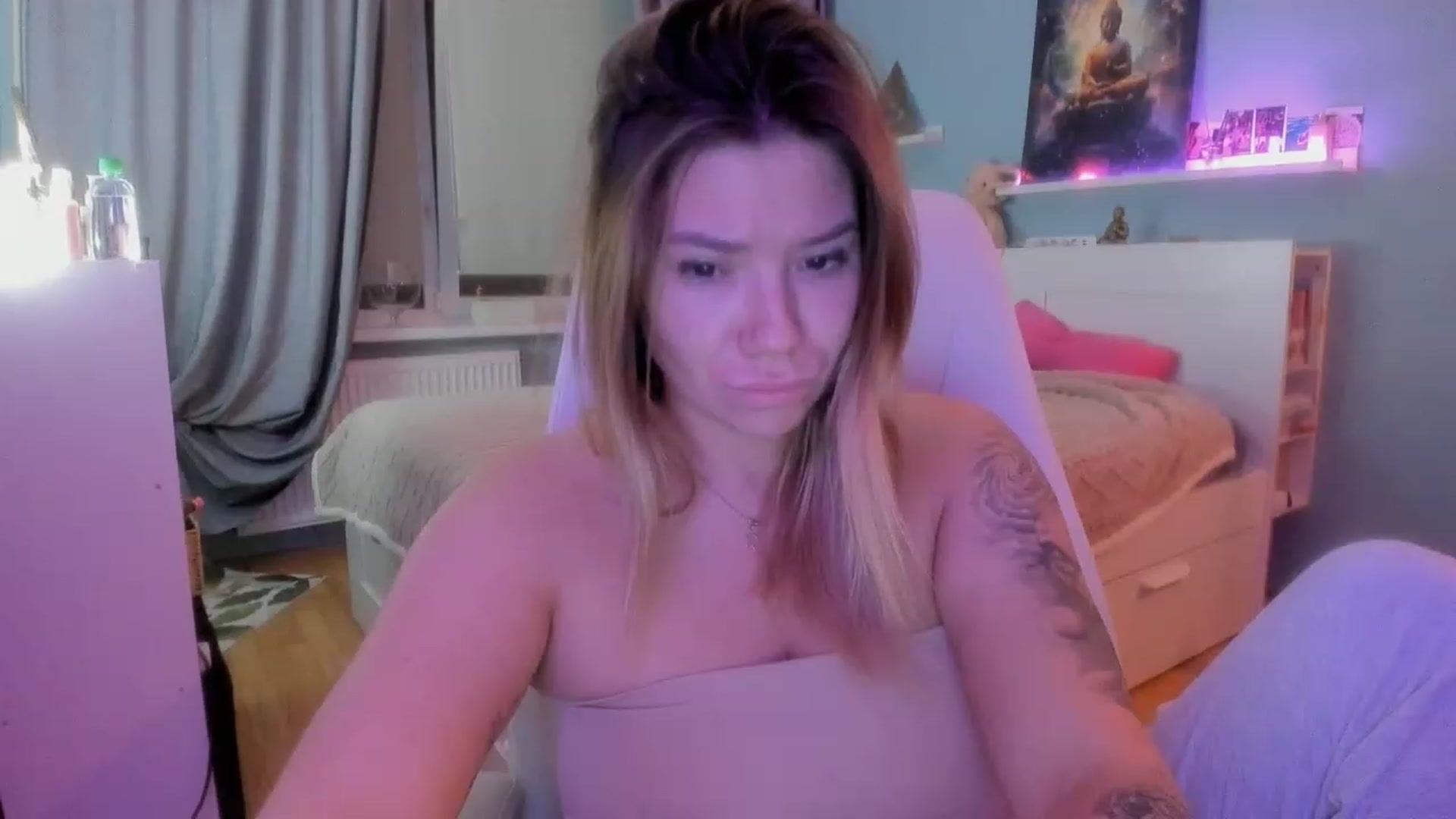 Gallery image thumbnail from NickyBlein's myfreecams stream on, 11/10/2023, 18:24 image 3 of 20