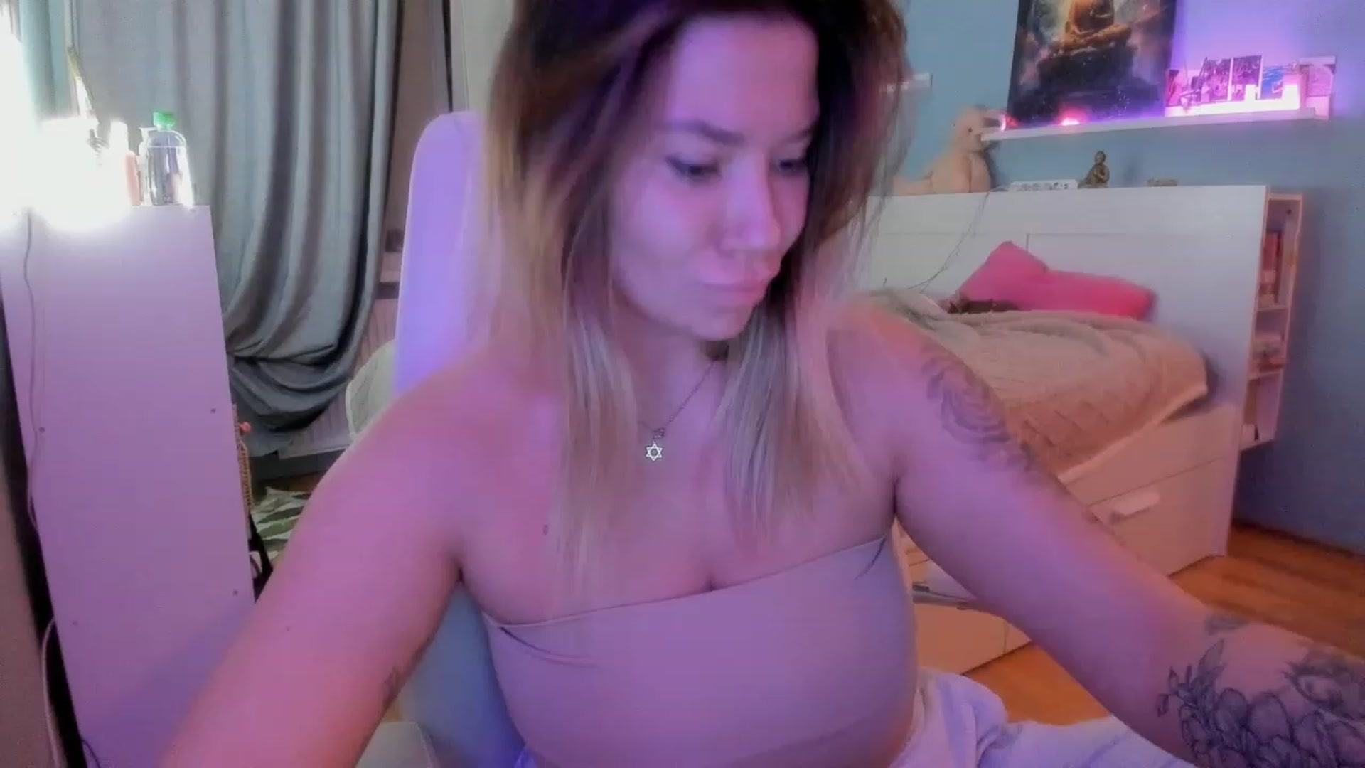 Gallery image thumbnail from NickyBlein's myfreecams stream on, 11/10/2023, 18:24 image 18 of 20