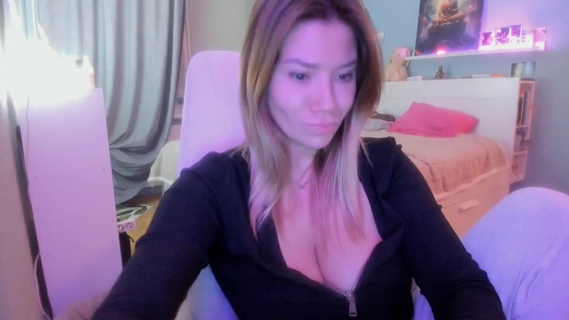 Gallery image thumbnail from NickyBlein's myfreecams stream on, 11/14/2023, 18:43 image 17 of 20