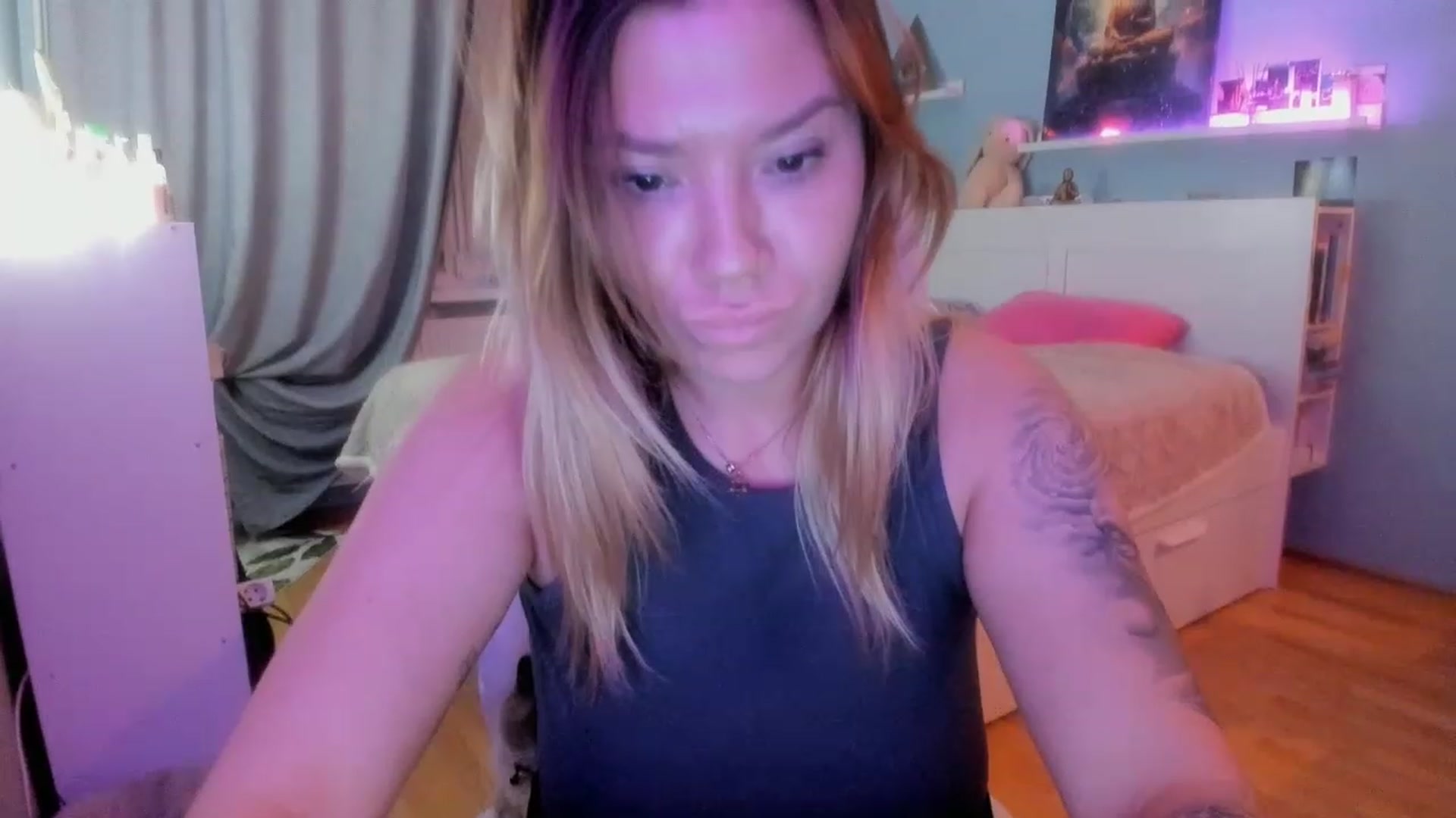 Gallery image thumbnail from NickyBlein's myfreecams stream on, 11/16/2023, 18:07 image 19 of 20
