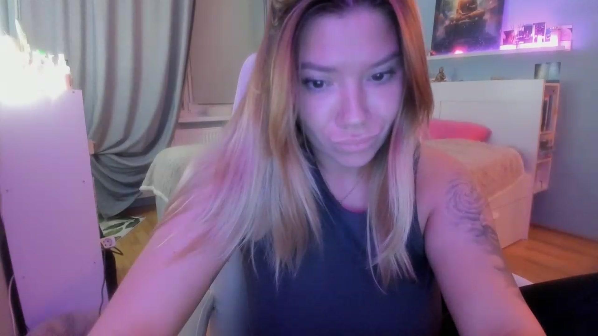Gallery image thumbnail from NickyBlein's myfreecams stream on, 11/16/2023, 18:07 image 8 of 20