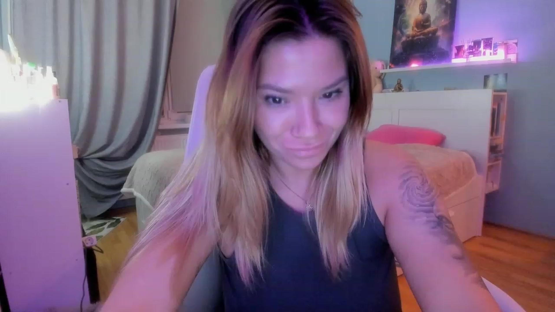 Gallery image thumbnail from NickyBlein's myfreecams stream on, 11/16/2023, 18:07 image 2 of 20