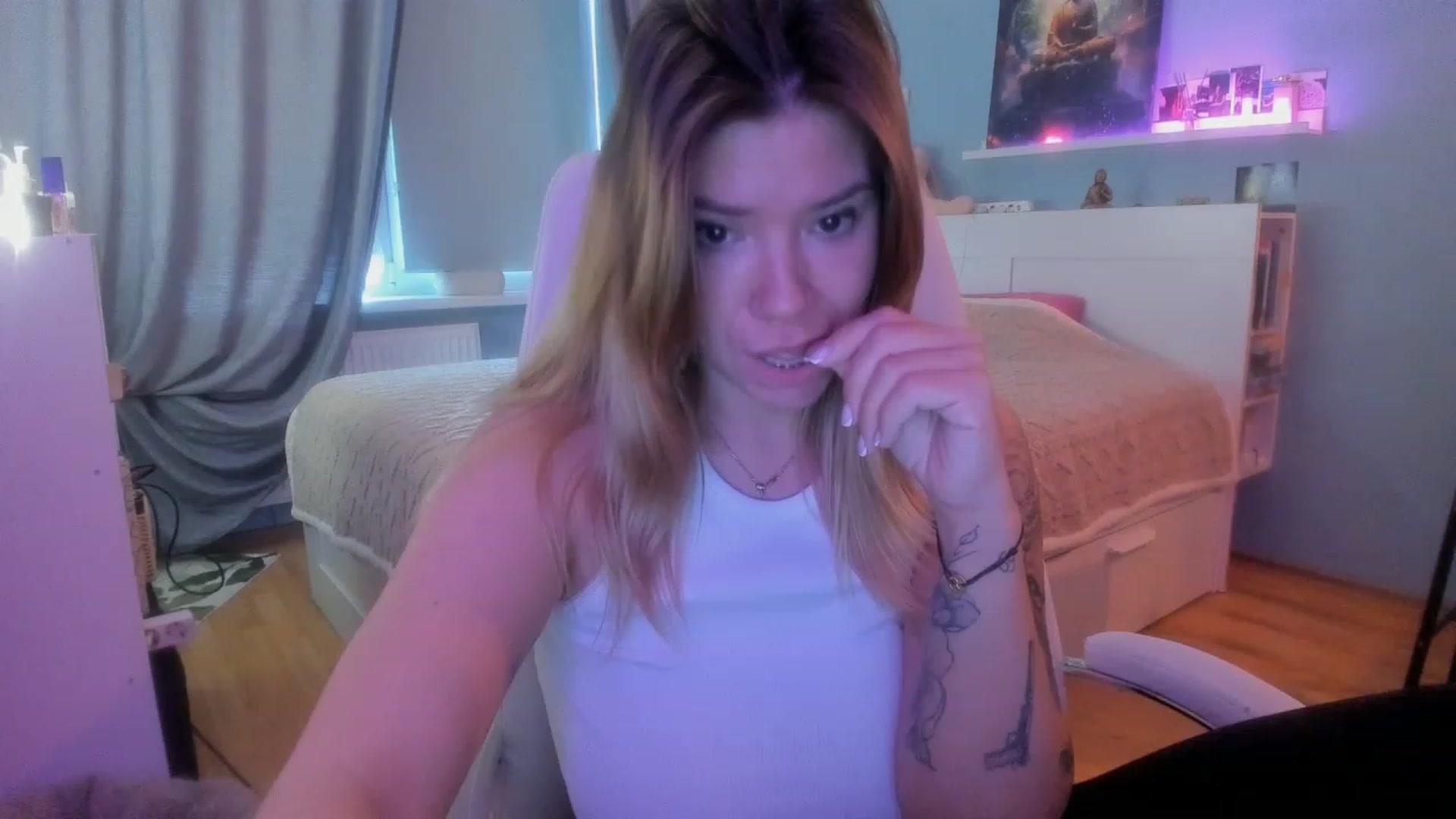 Gallery image thumbnail from NickyBlein's myfreecams stream on, 11/17/2023, 09:04 image 19 of 20