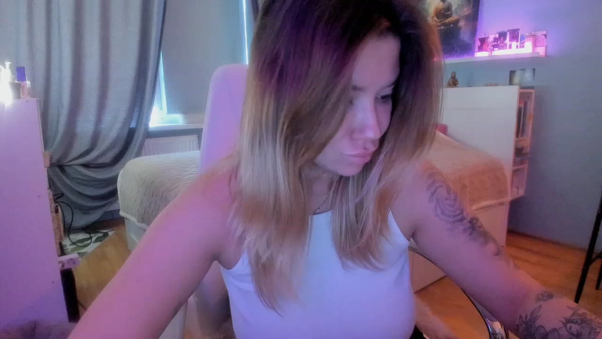 Gallery image thumbnail from NickyBlein's myfreecams stream on, 11/17/2023, 09:04 image 11 of 20