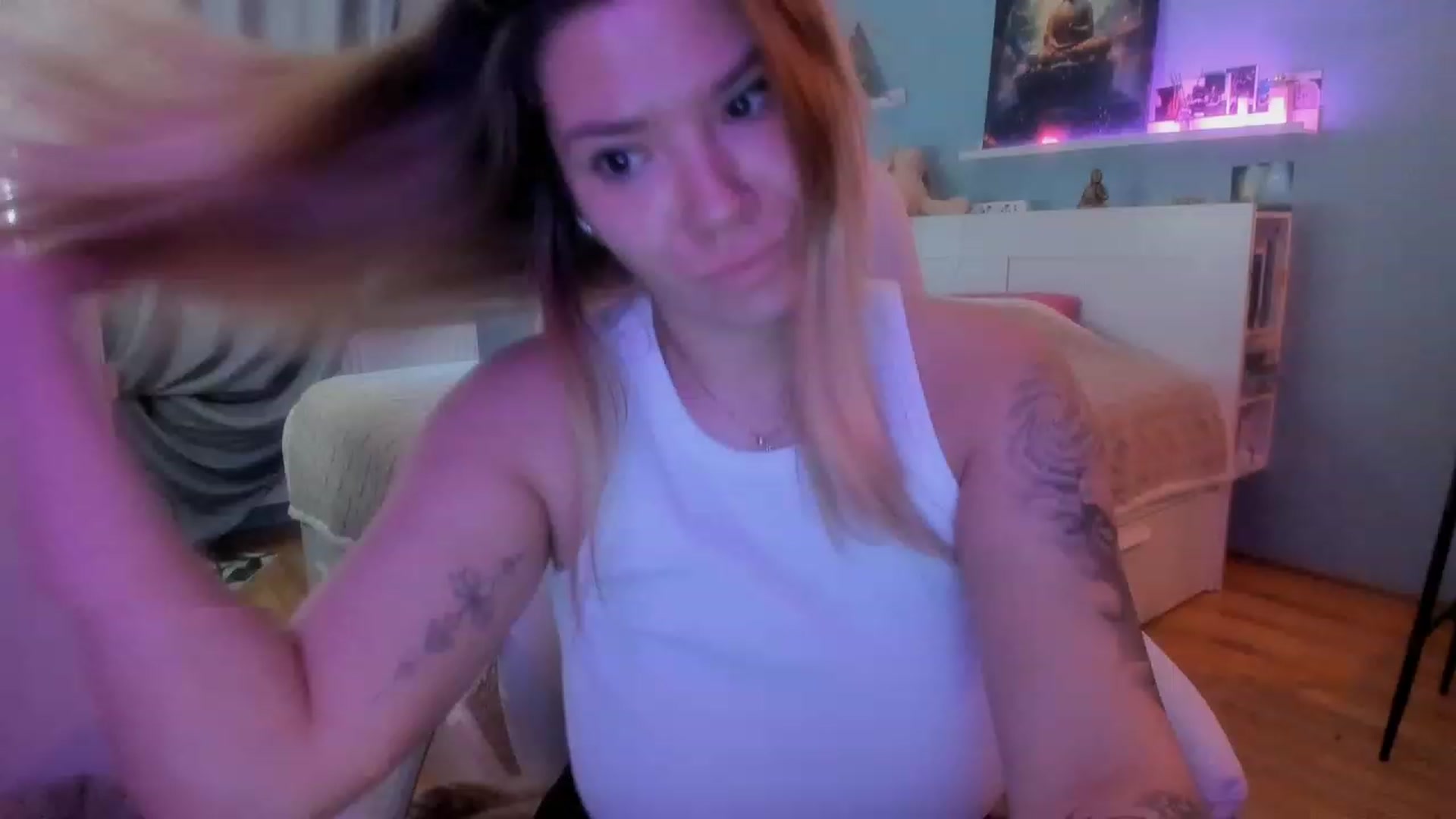 Gallery image thumbnail from NickyBlein's myfreecams stream on, 11/17/2023, 09:04 image 7 of 20