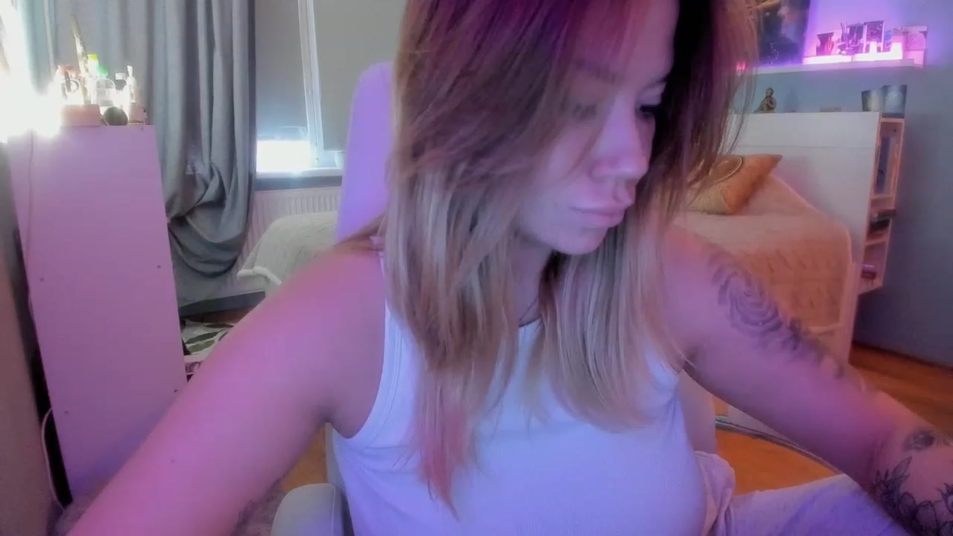 Gallery image thumbnail from NickyBlein's myfreecams stream on, 11/21/2023, 08:30 image 16 of 20