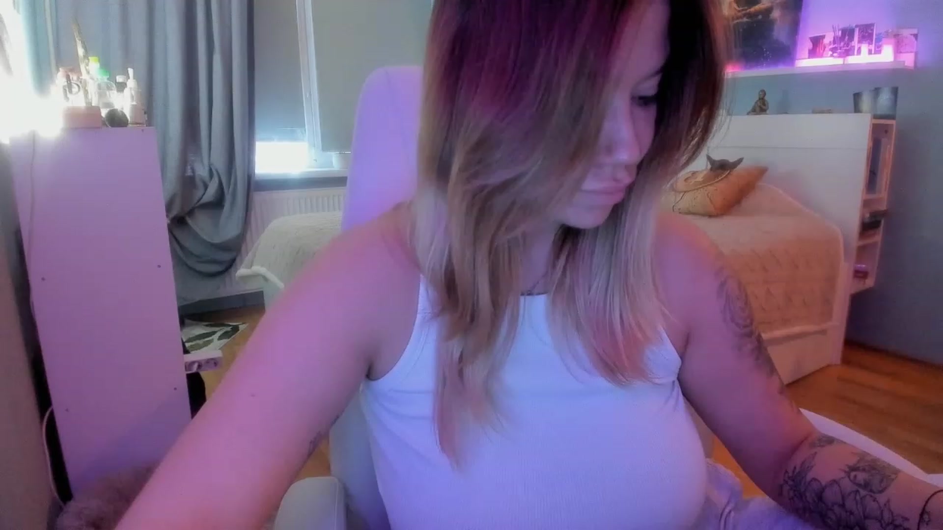 Gallery image thumbnail from NickyBlein's myfreecams stream on, 11/21/2023, 08:44 image 8 of 20