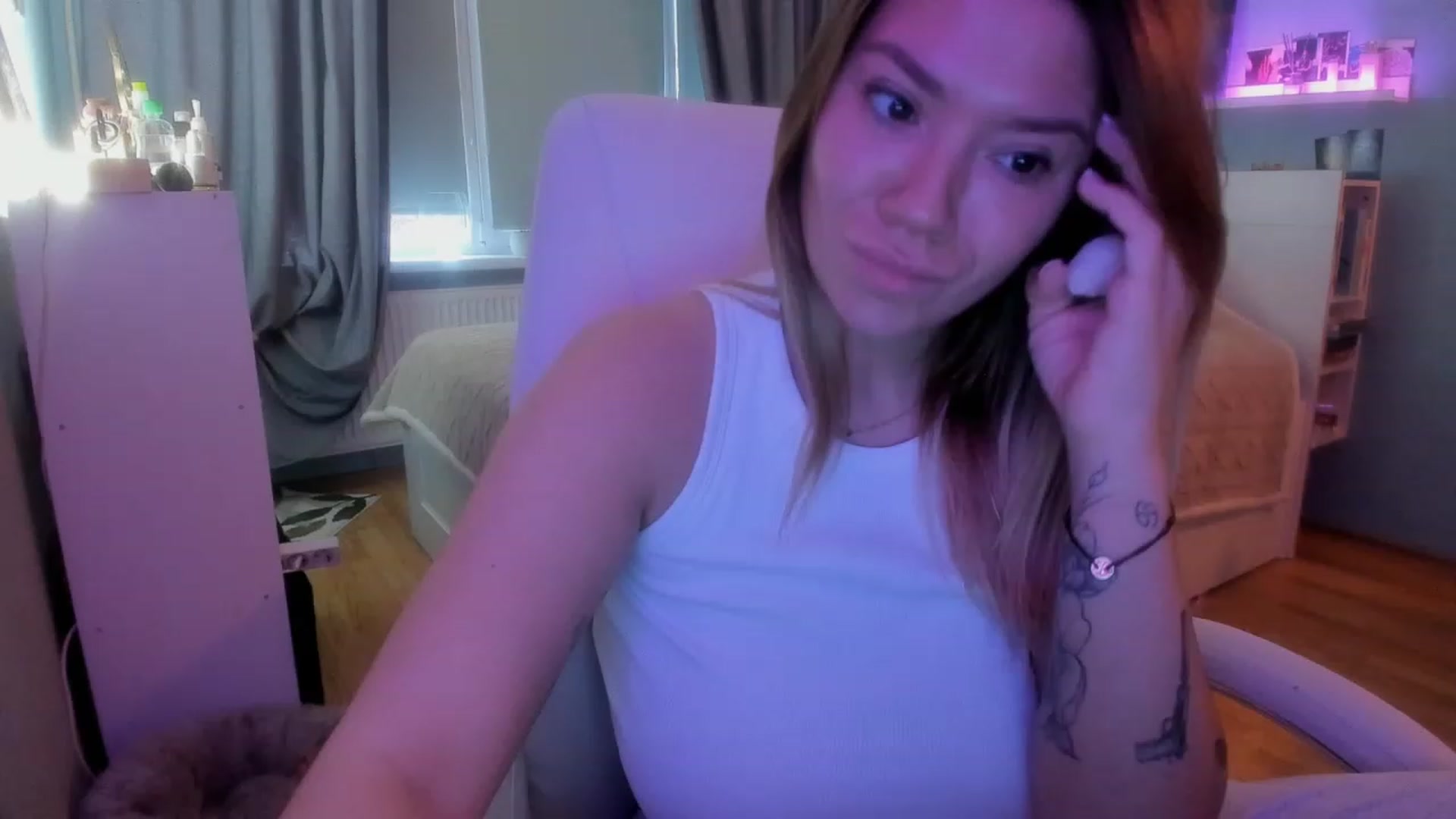 Gallery image thumbnail from NickyBlein's myfreecams stream on, 11/21/2023, 08:44 image 16 of 20