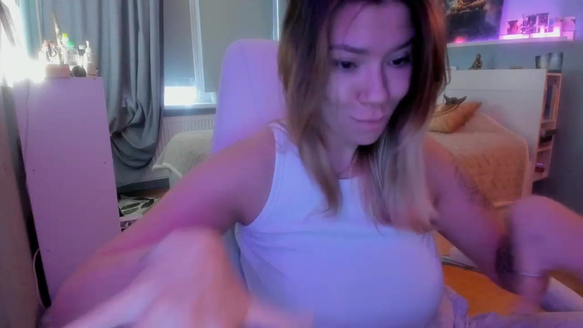 Gallery image thumbnail from NickyBlein's myfreecams stream on, 11/21/2023, 08:44 image 17 of 20