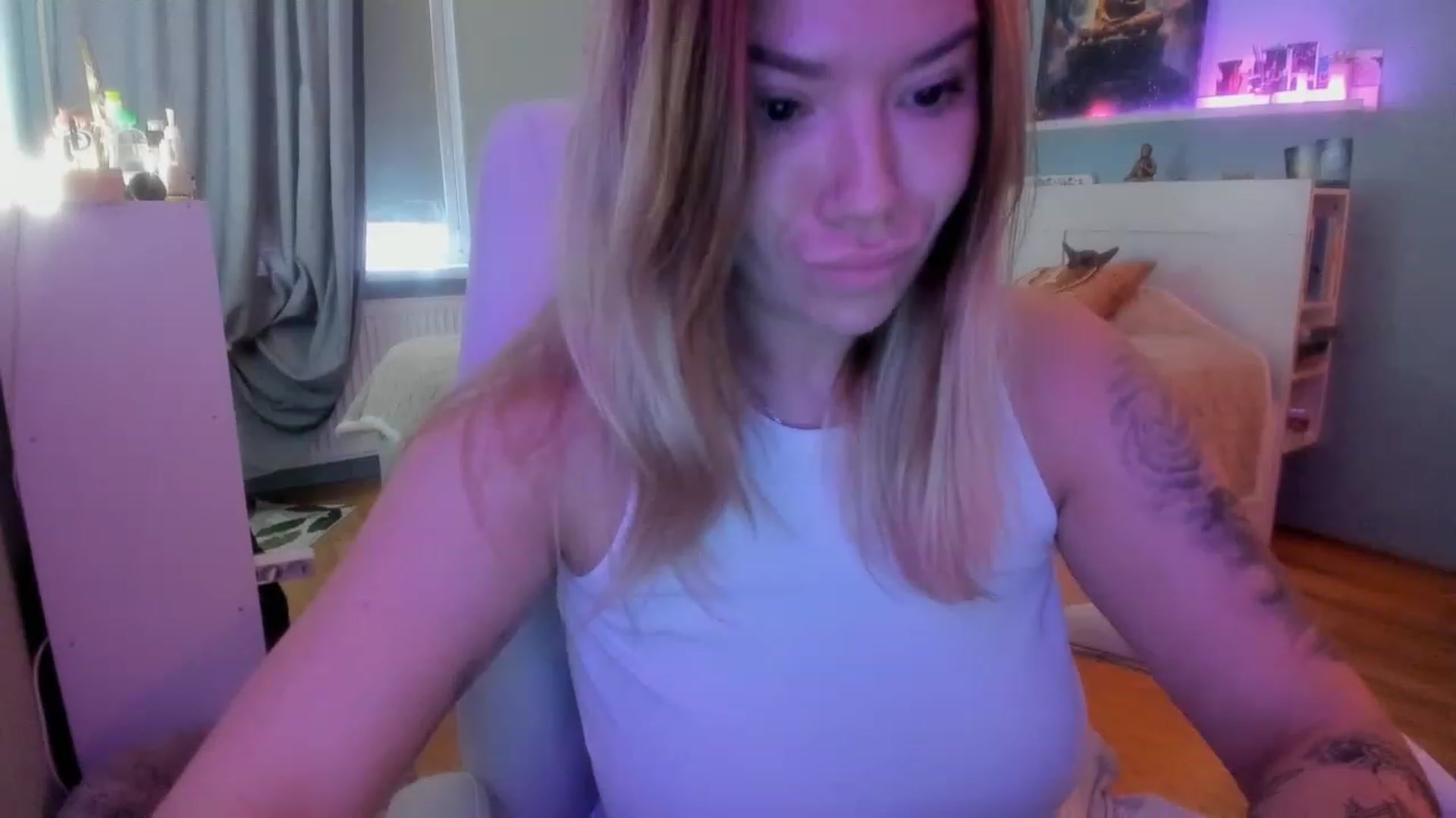 Gallery image thumbnail from NickyBlein's myfreecams stream on, 11/21/2023, 08:44 image 18 of 20