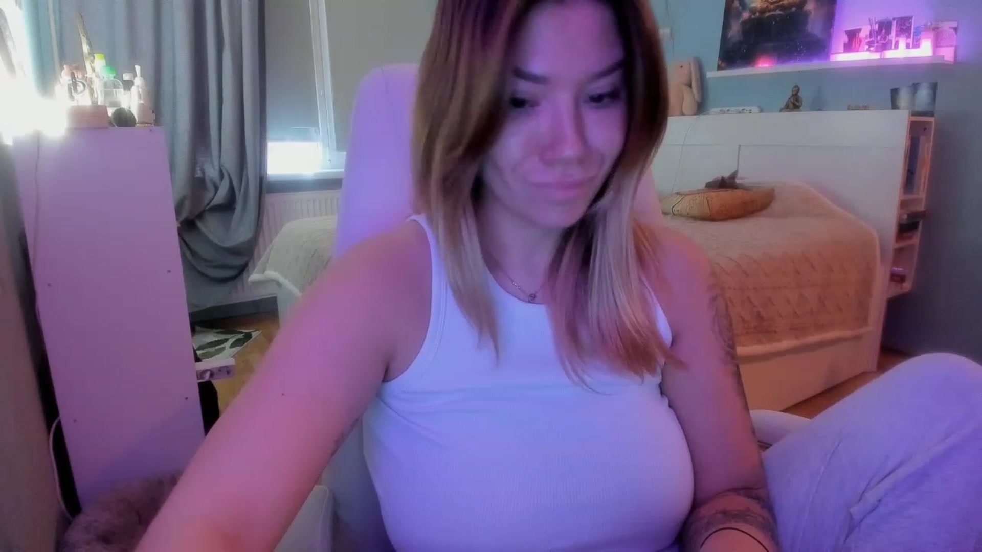 Gallery image thumbnail from NickyBlein's myfreecams stream on, 11/21/2023, 09:21 image 16 of 20