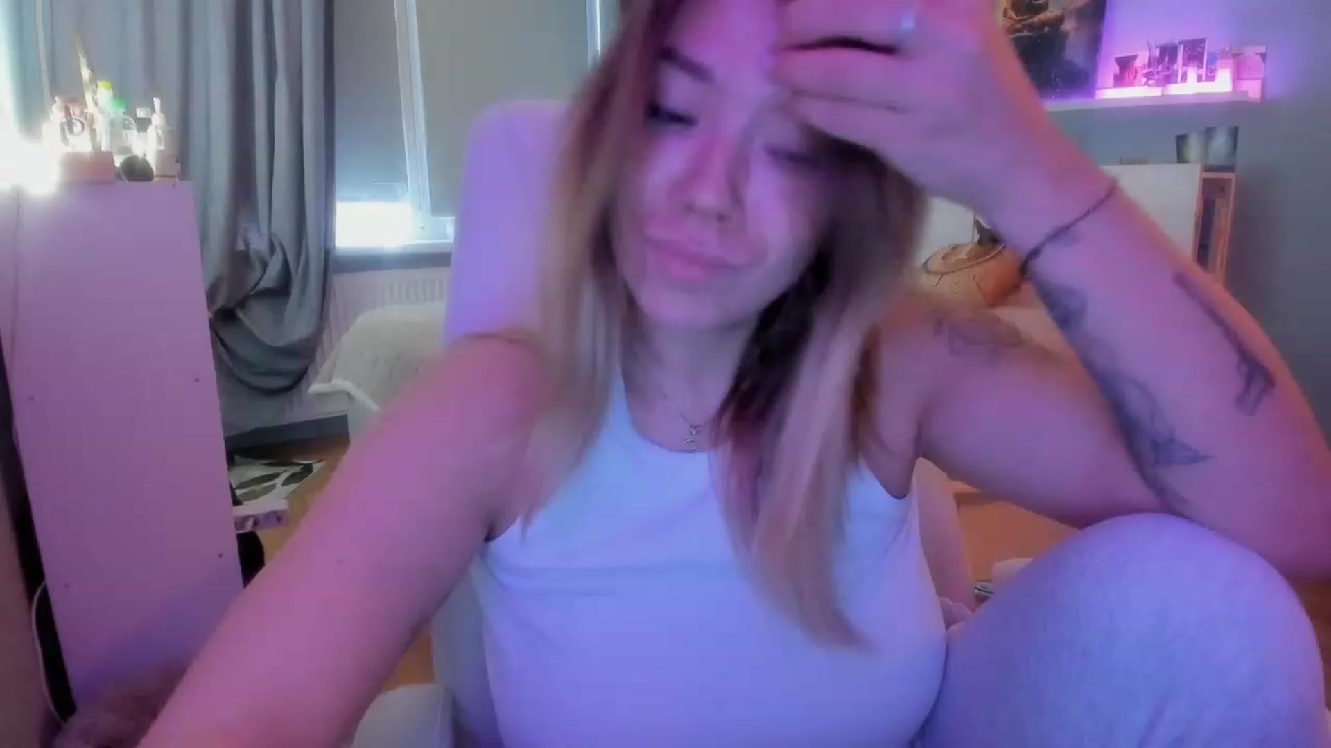 Gallery image thumbnail from NickyBlein's myfreecams stream on, 11/21/2023, 09:21 image 1 of 20