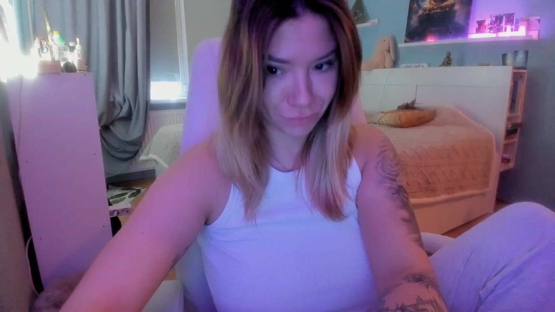Gallery image thumbnail from NickyBlein's myfreecams stream on, 11/21/2023, 09:21 image 15 of 20