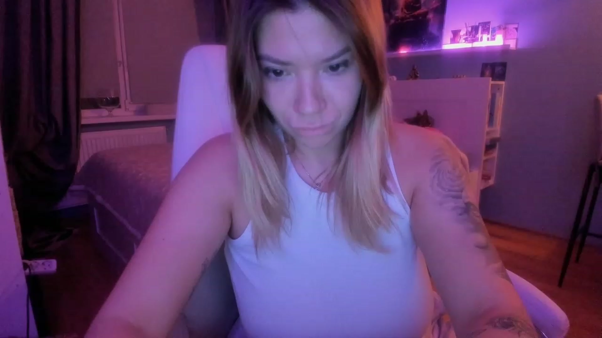 Gallery image thumbnail from NickyBlein's myfreecams stream on, 11/21/2023, 16:59 image 6 of 20
