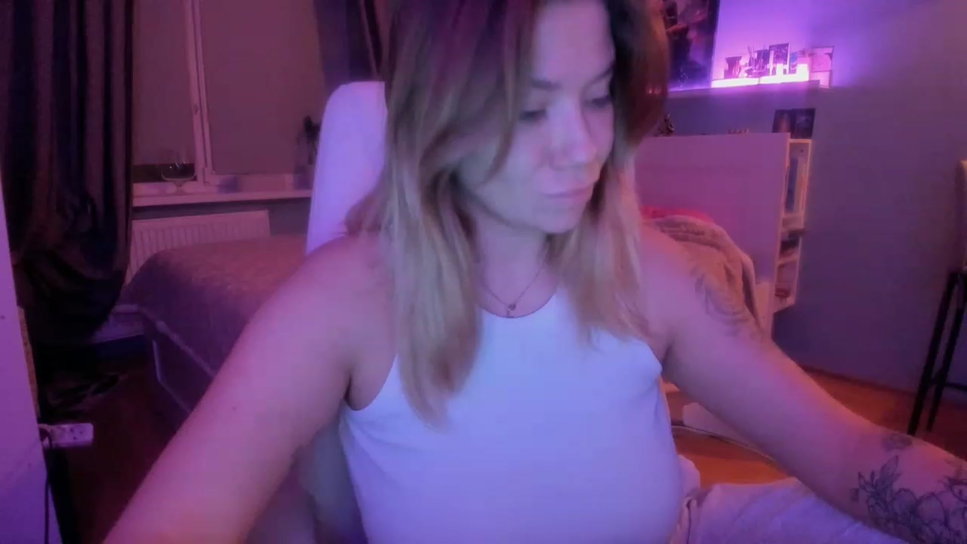 Gallery image thumbnail from NickyBlein's myfreecams stream on, 11/21/2023, 16:59 image 5 of 20