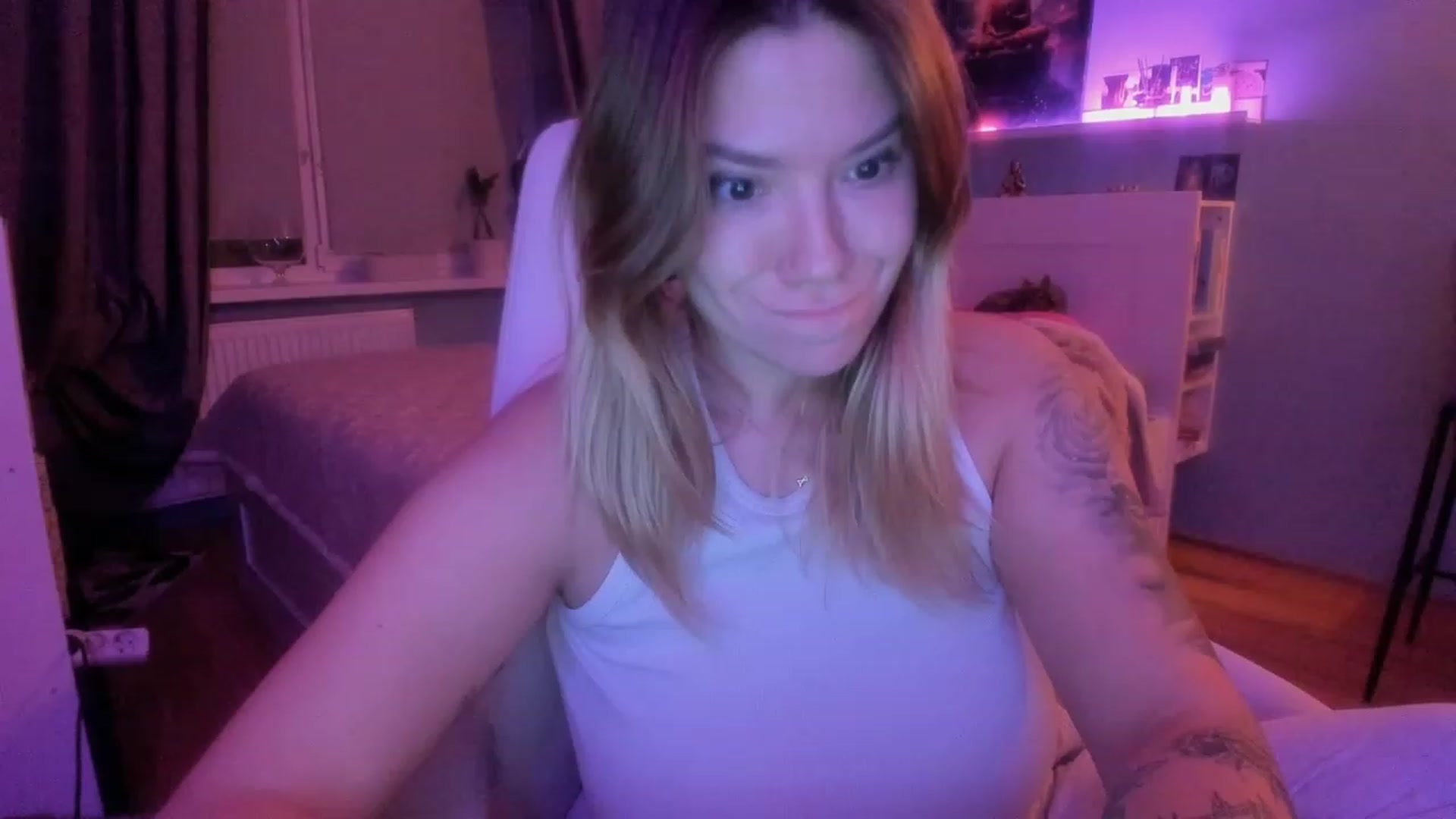 Gallery image thumbnail from NickyBlein's myfreecams stream on, 11/21/2023, 16:59 image 3 of 20