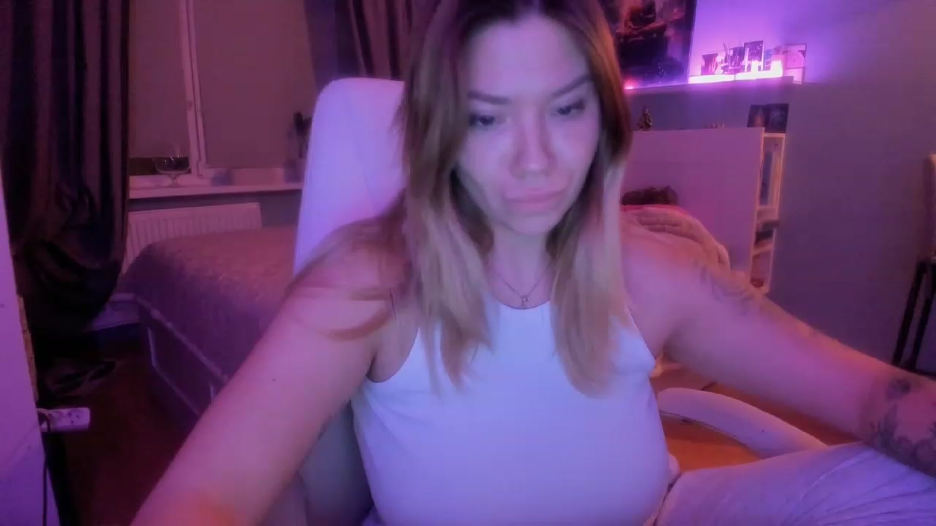 Gallery image thumbnail from NickyBlein's myfreecams stream on, 11/21/2023, 16:59 image 7 of 20
