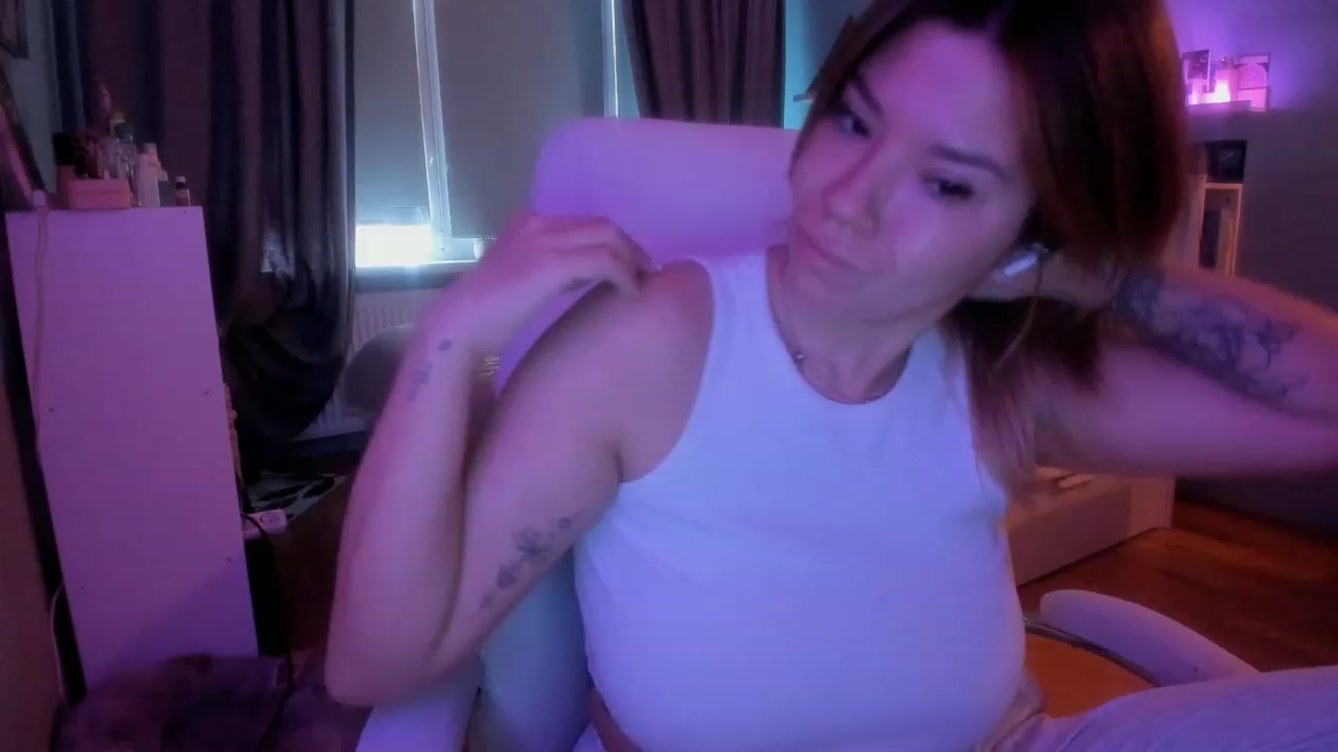 Gallery image thumbnail from NickyBlein's myfreecams stream on, 11/22/2023, 08:13 image 8 of 20