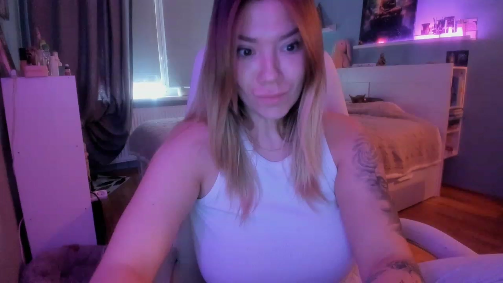 Gallery image thumbnail from NickyBlein's myfreecams stream on, 11/22/2023, 08:13 image 12 of 20