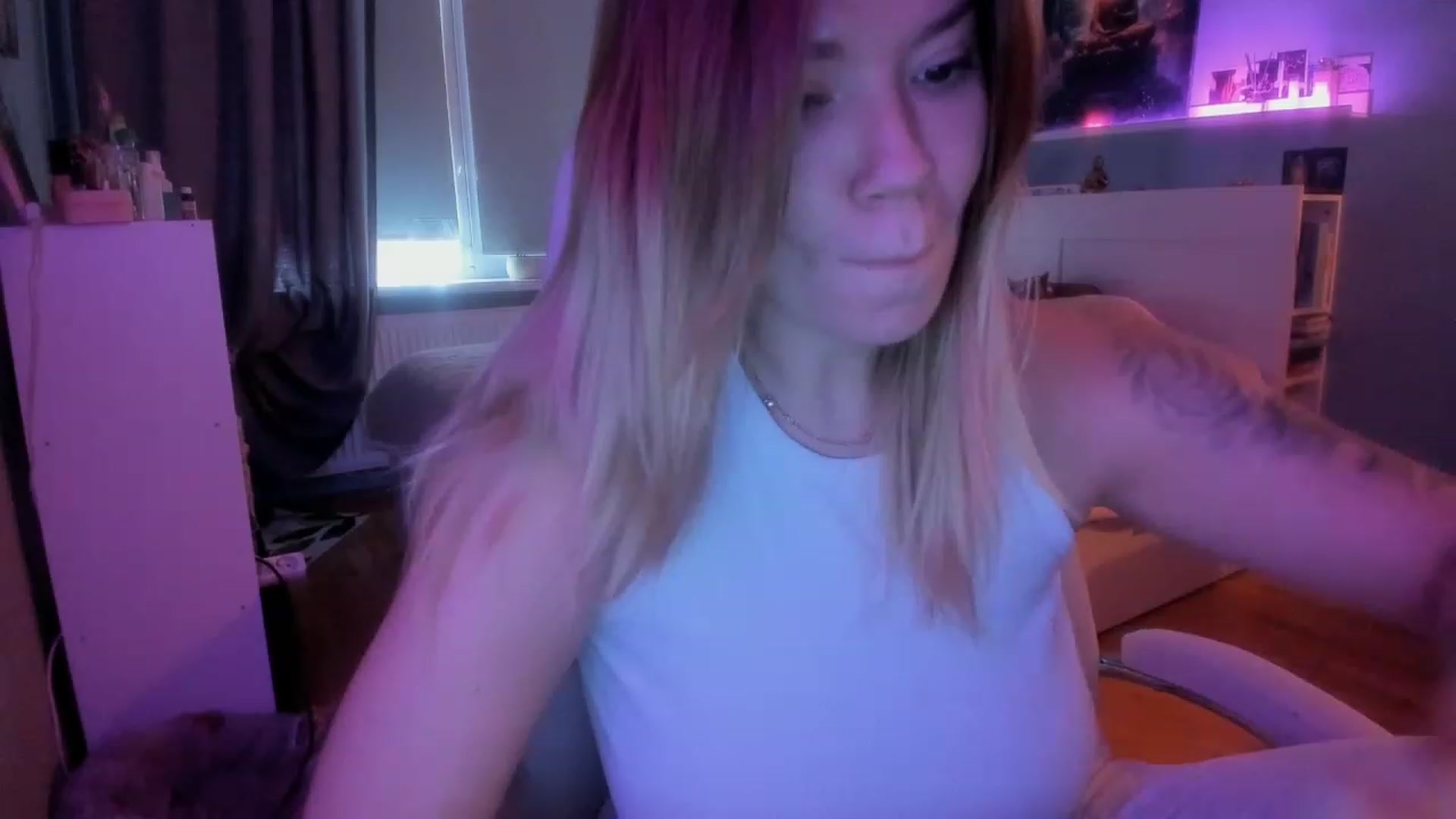 Gallery image thumbnail from NickyBlein's myfreecams stream on, 11/22/2023, 08:13 image 2 of 20
