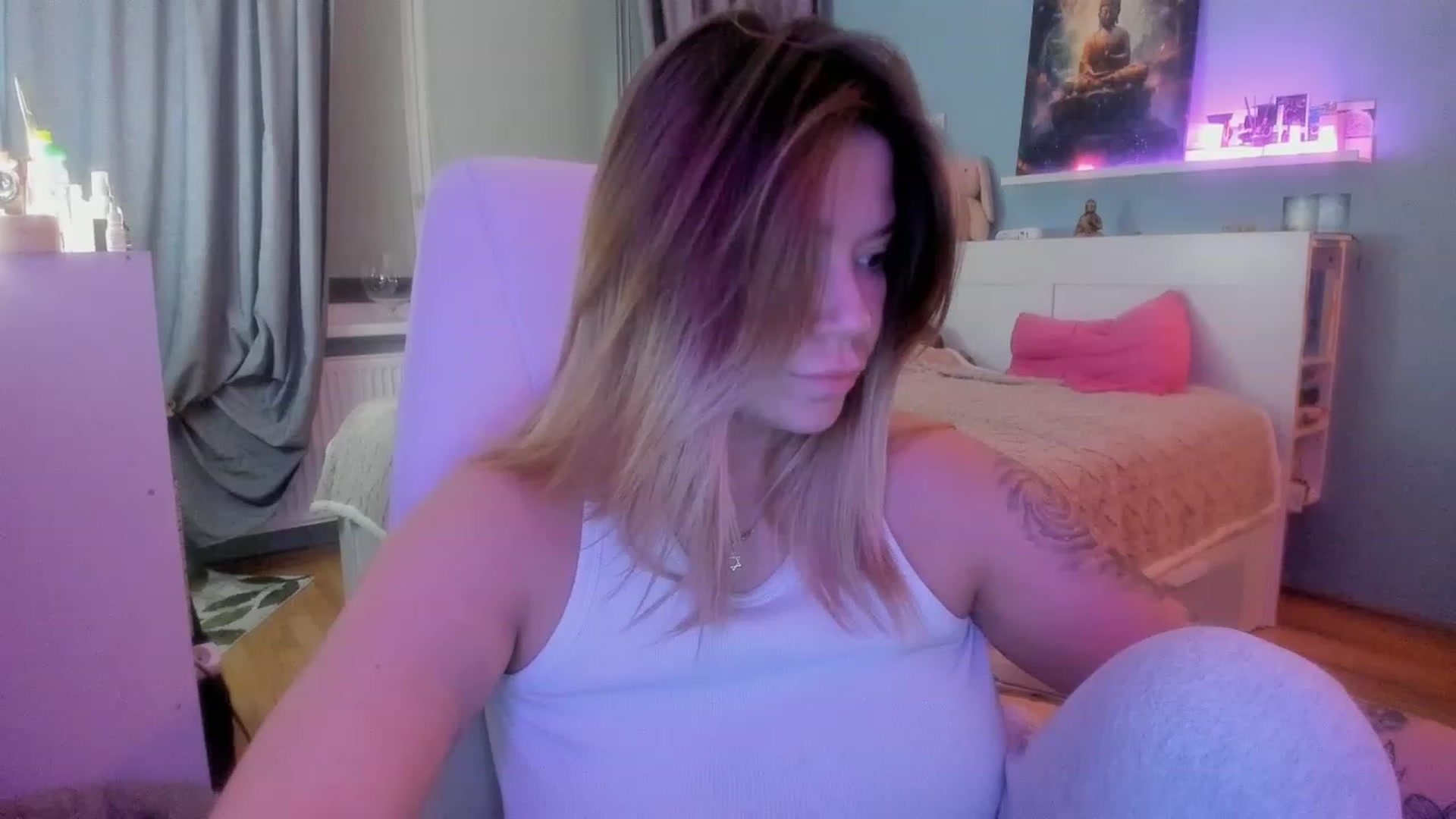Gallery image thumbnail from NickyBlein's myfreecams stream on, 11/22/2023, 17:30 image 7 of 20