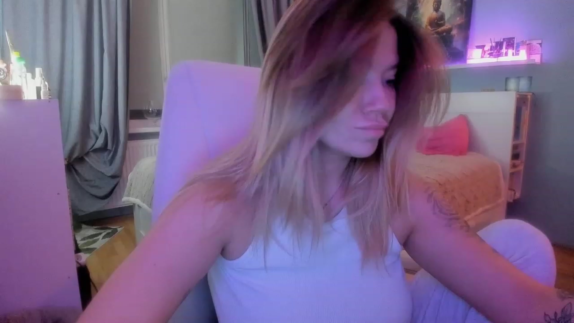 Gallery image thumbnail from NickyBlein's myfreecams stream on, 11/22/2023, 17:30 image 8 of 20