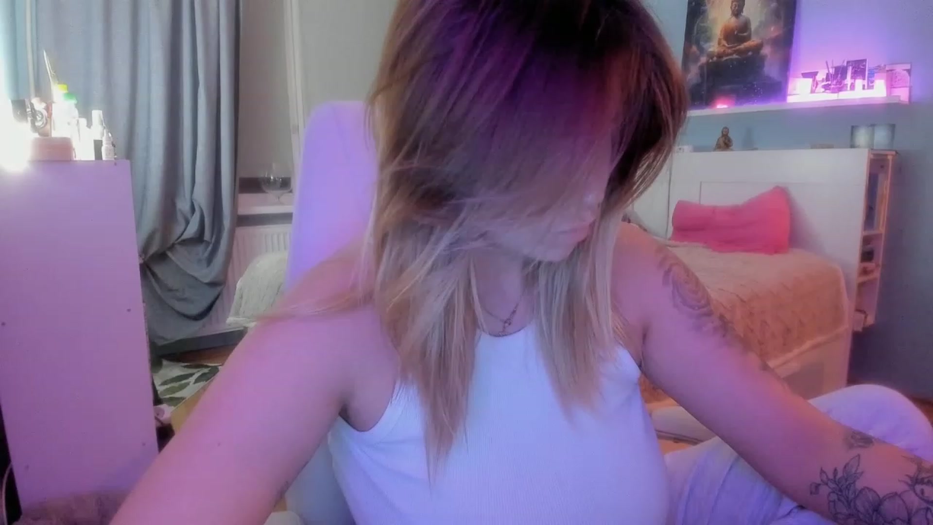 Gallery image thumbnail from NickyBlein's myfreecams stream on, 11/22/2023, 17:30 image 17 of 20