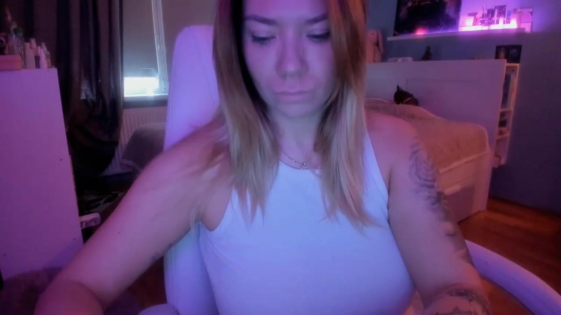 Gallery image thumbnail from NickyBlein's myfreecams stream on, 11/23/2023, 07:59 image 3 of 20