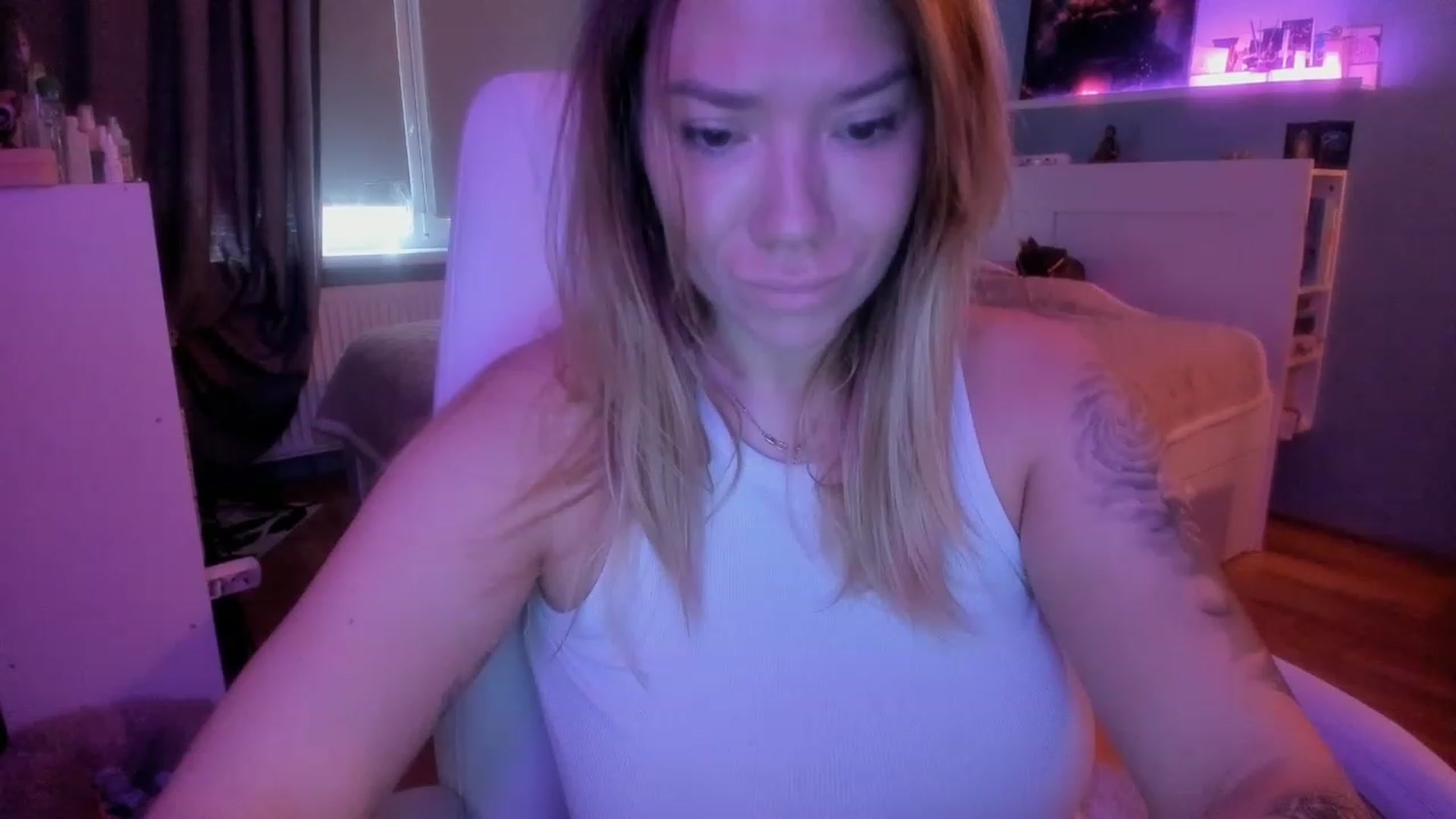 Gallery image thumbnail from NickyBlein's myfreecams stream on, 11/23/2023, 07:59 image 4 of 20