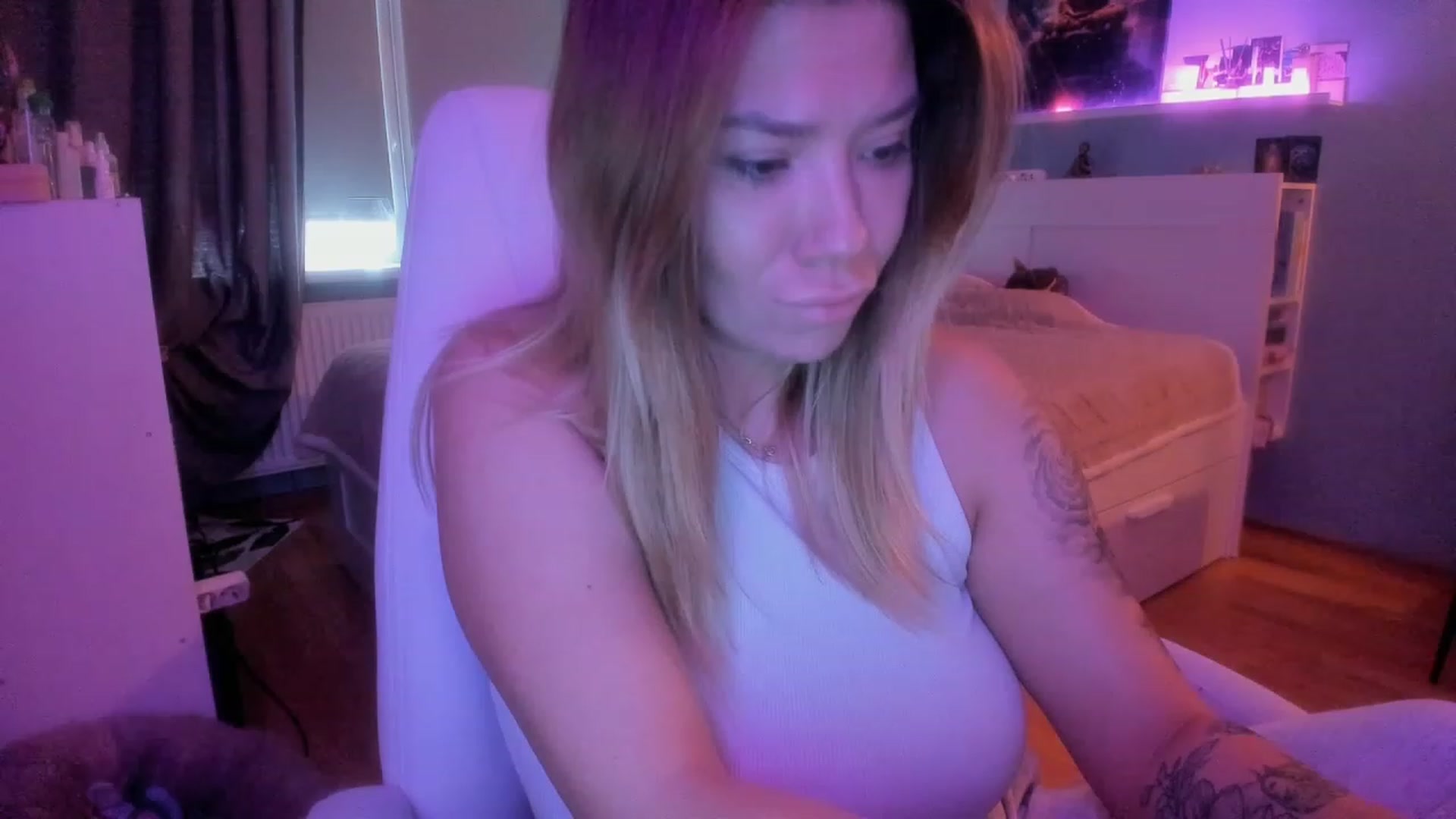 Gallery image thumbnail from NickyBlein's myfreecams stream on, 11/23/2023, 08:17 image 13 of 20