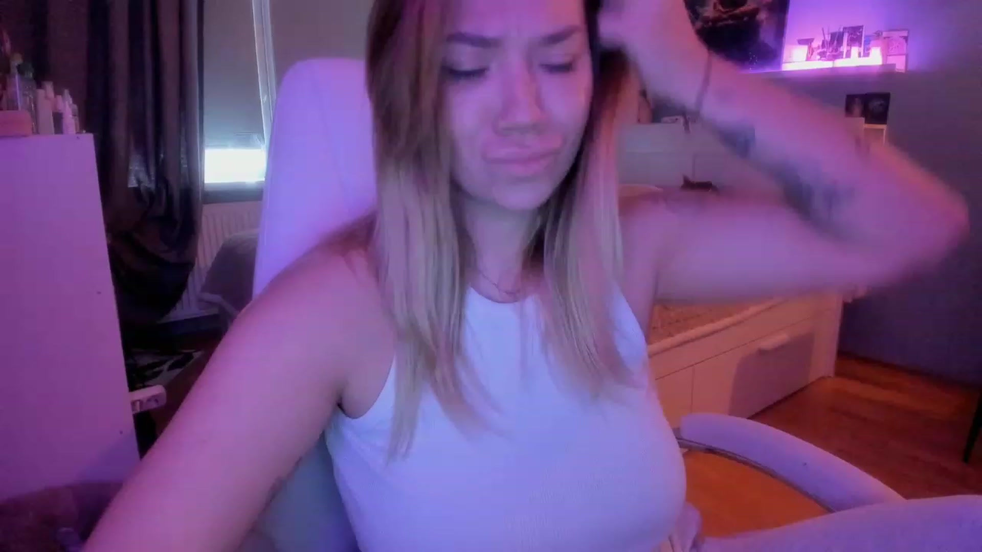 Gallery image thumbnail from NickyBlein's myfreecams stream on, 11/23/2023, 08:17 image 12 of 20