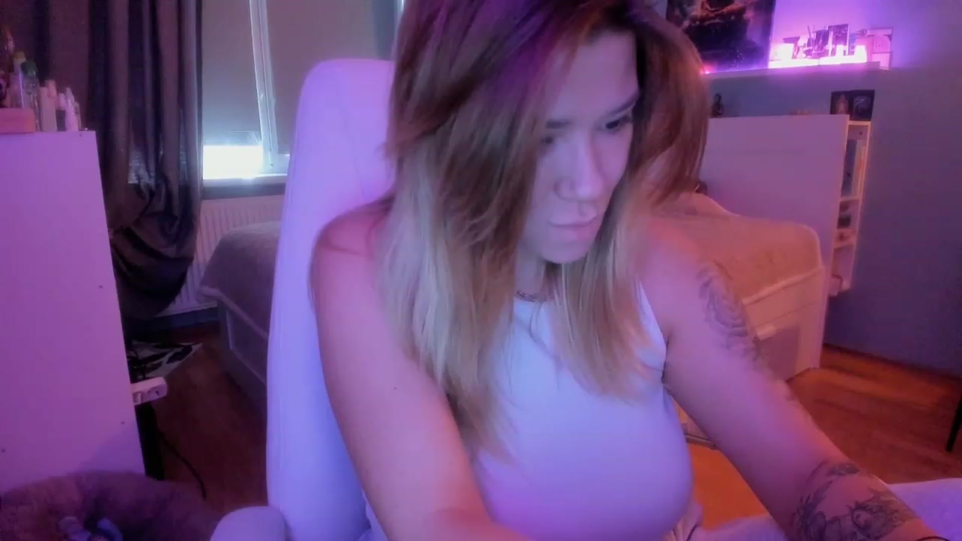 Gallery image thumbnail from NickyBlein's myfreecams stream on, 11/23/2023, 08:17 image 16 of 20