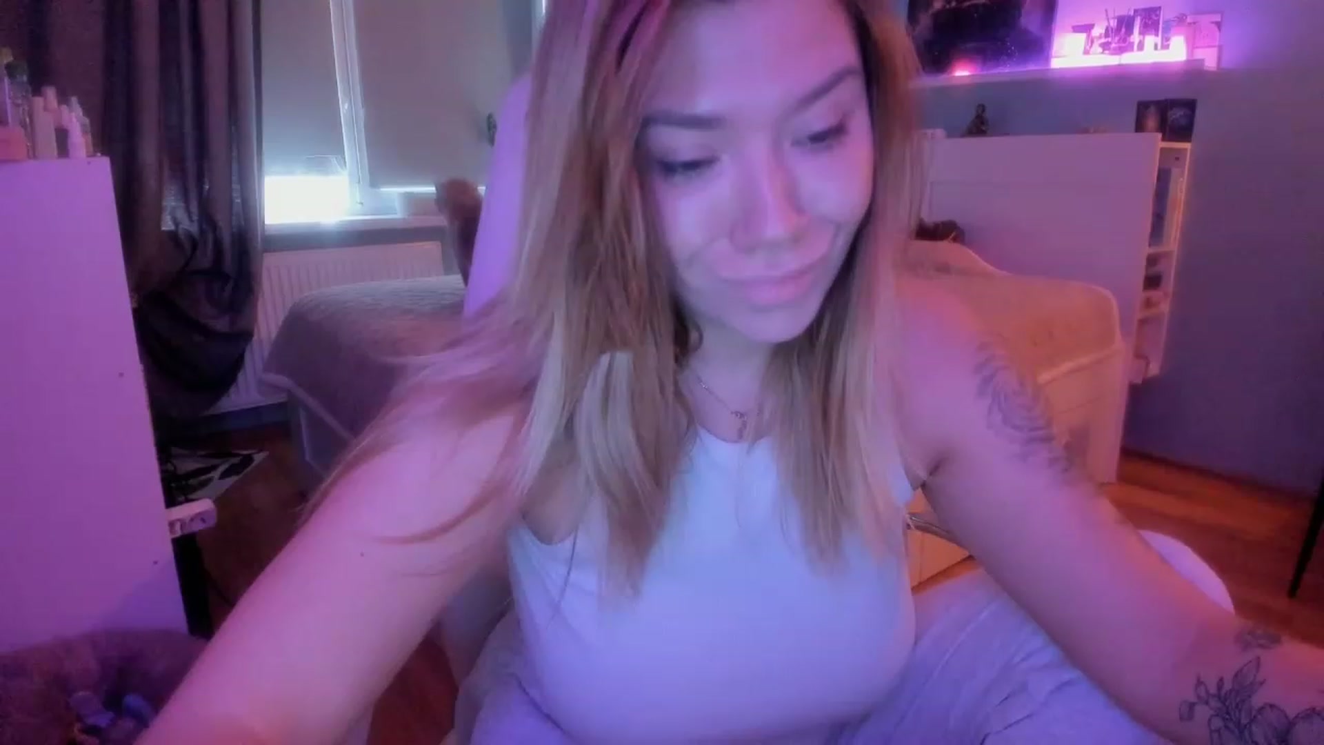 Gallery image thumbnail from NickyBlein's myfreecams stream on, 11/23/2023, 08:17 image 7 of 20