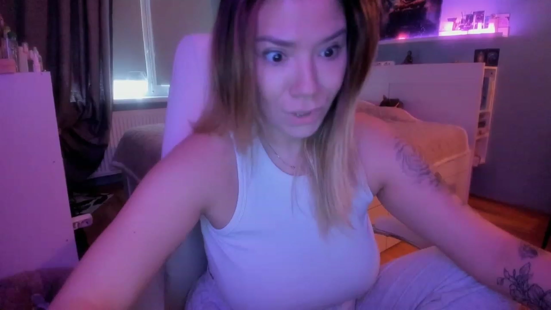 Gallery image thumbnail from NickyBlein's myfreecams stream on, 11/23/2023, 08:17 image 8 of 20